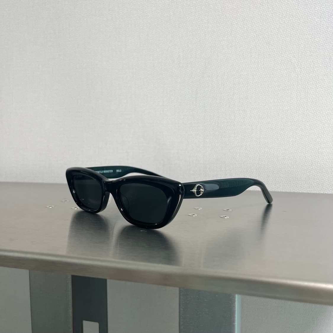 Gentle Monster 27 and 7 01 Black 젠틀몬스터 상품이미지2