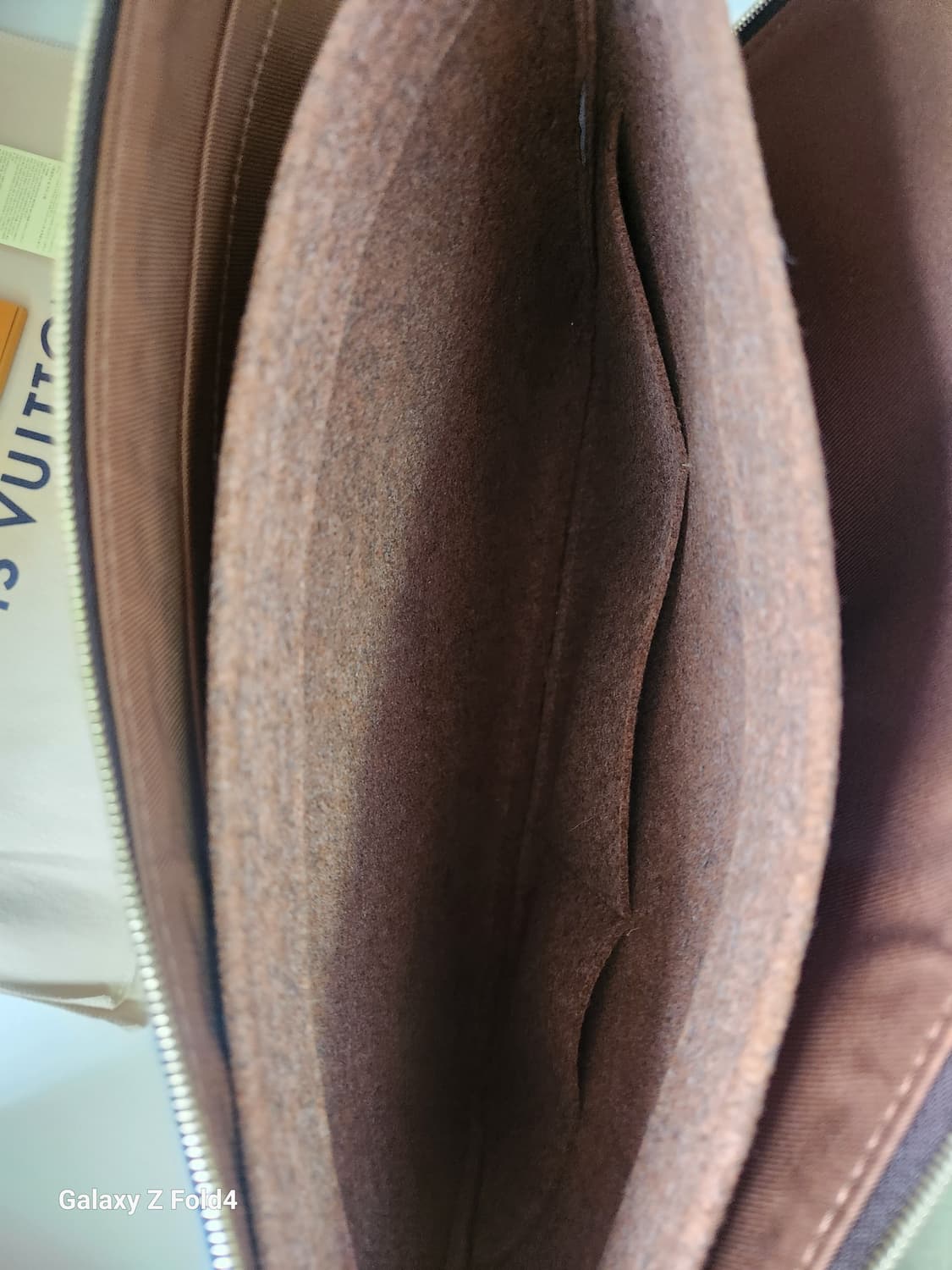 [S급]루이비통 에튀 보야주 모노그램MM 클러치 새상품급 판매합니다 상품이미지6