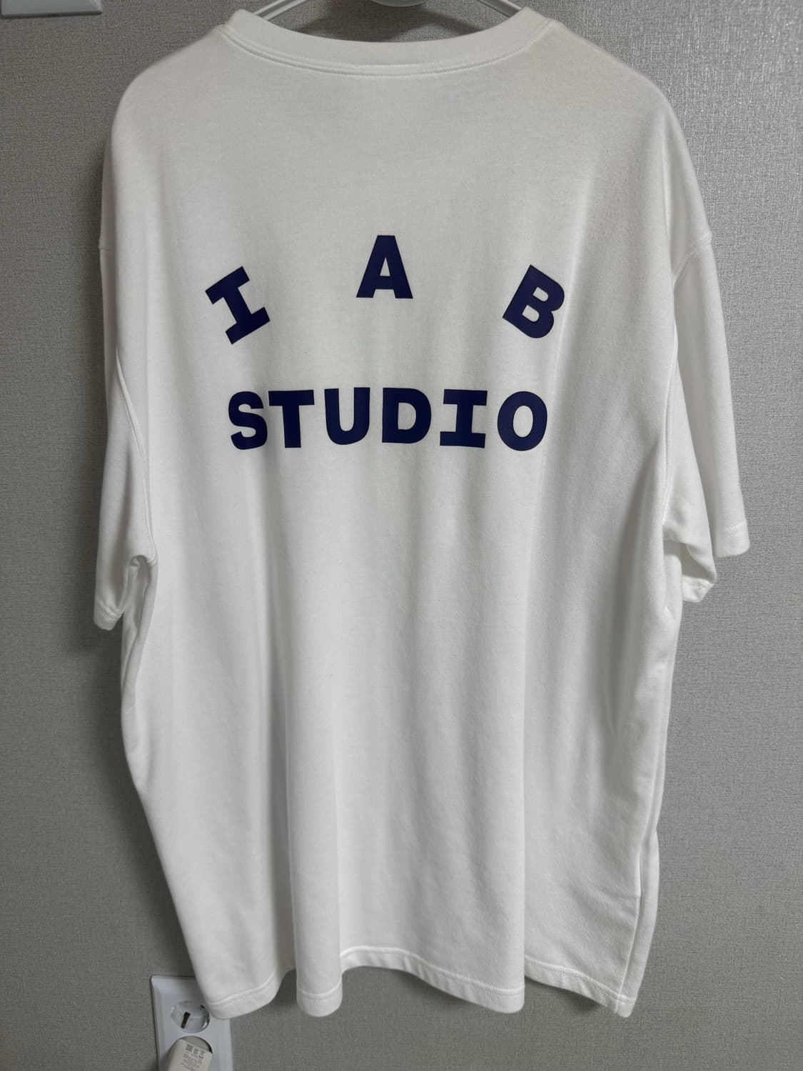 아이앱스튜디오 화이트 반팔 상품이미지2