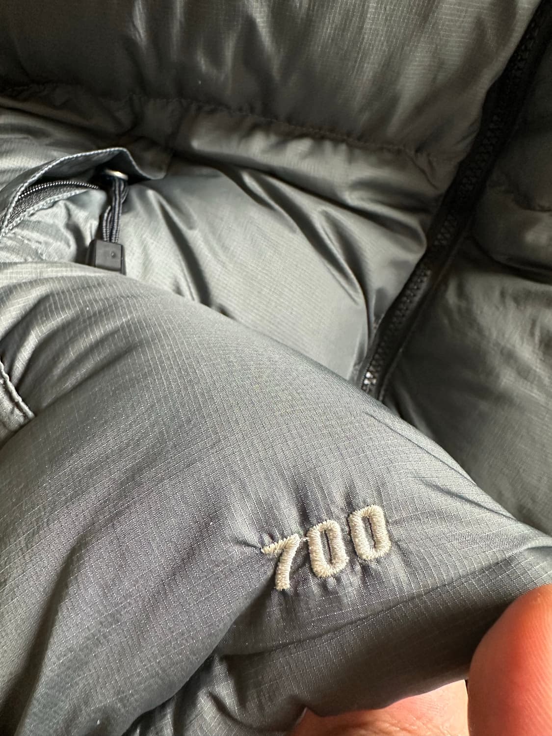 NORTHFACE 노스페이스 차콜 중앙 로고 조끼 패딩 상품이미지4