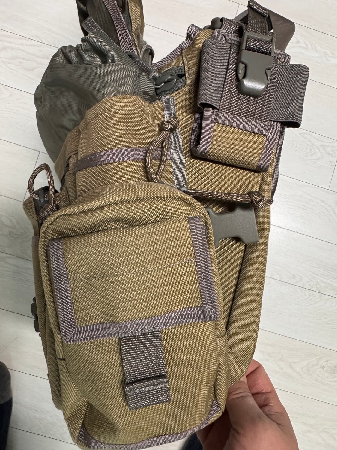 맥포스 로드러너 메신저백 카키 포리지 상품이미지7