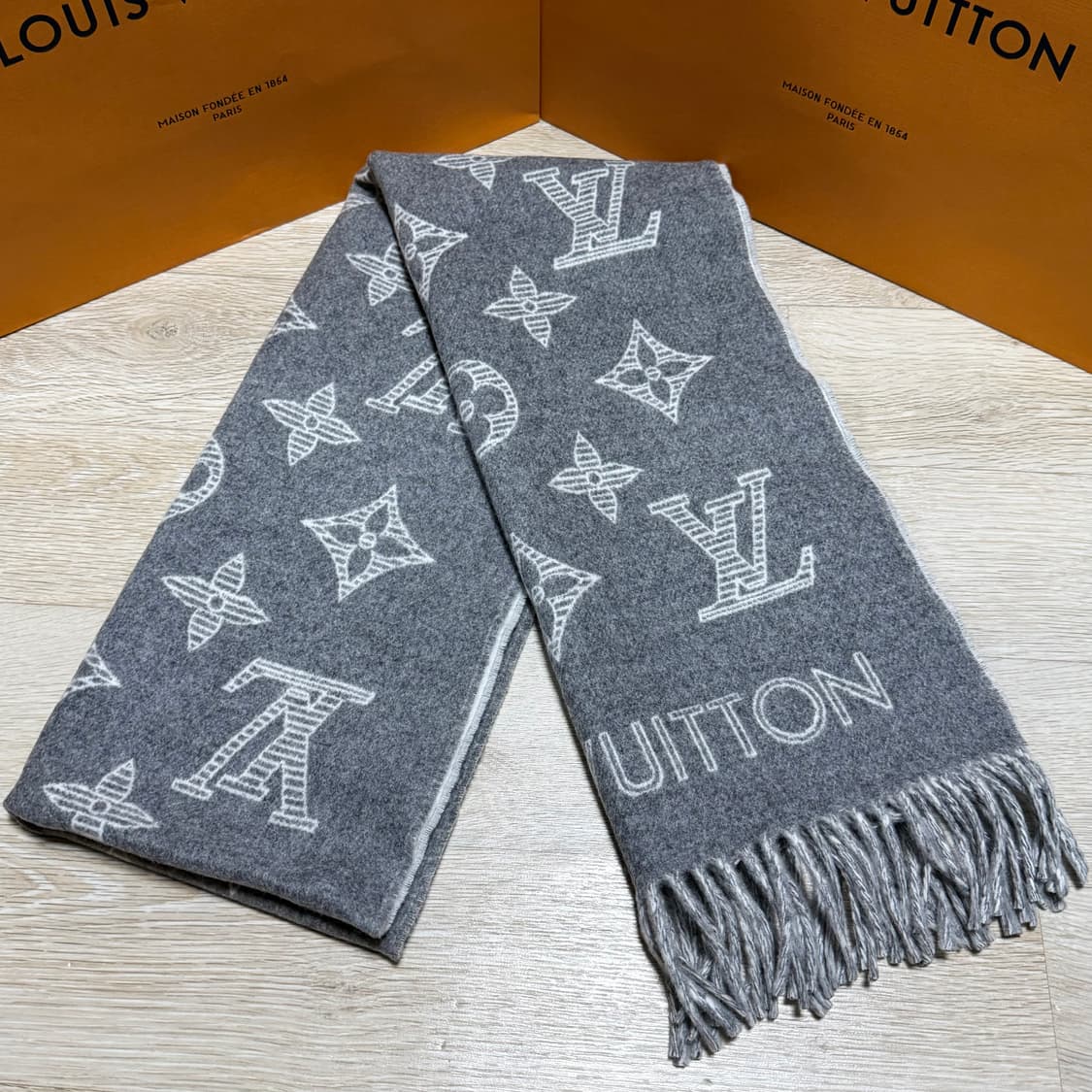 [새상품/선물가능] 루이비통 모노그램 쉐도우 머플러 목도리 상품이미지1