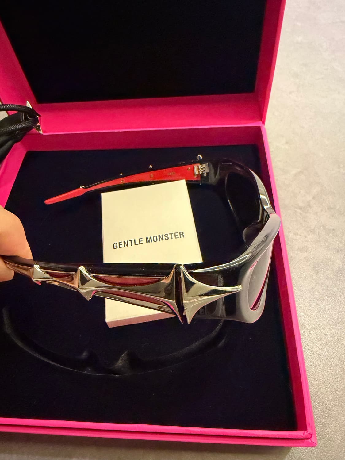 젠틀몬스터 파쏘 01 블랙 상품이미지1