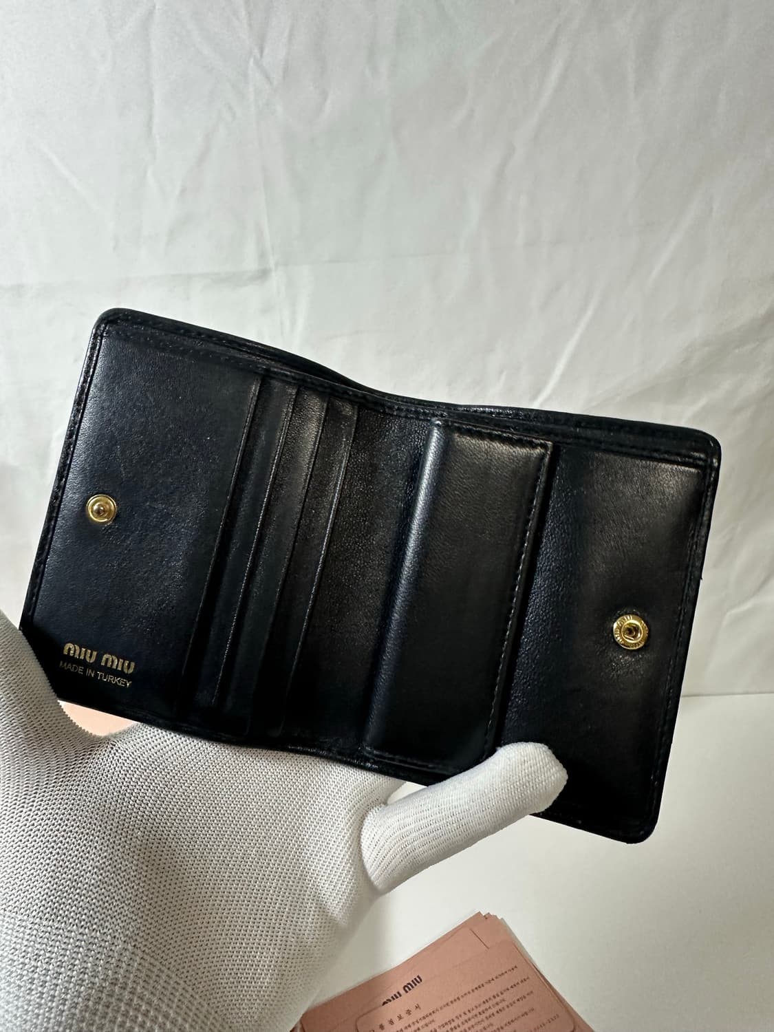 미우미우 마틀라쎄 반지갑 블랙 (OS) 상품이미지6