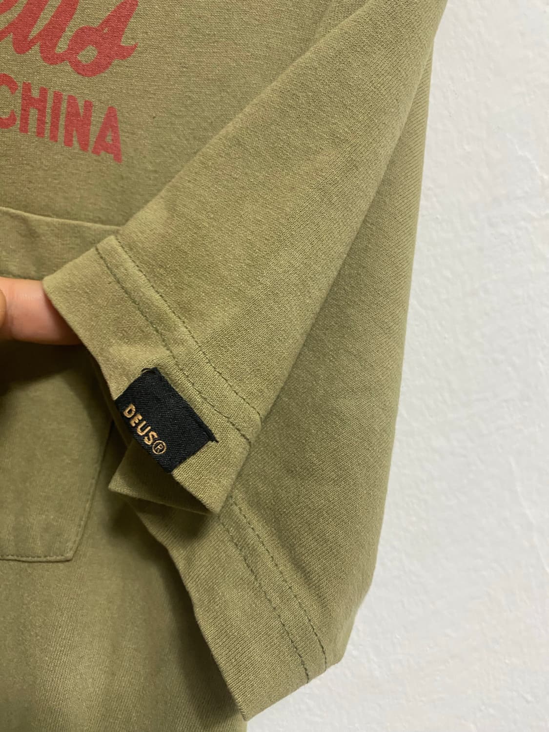 데우스 발리버전 카키색 포켓티 상품이미지3