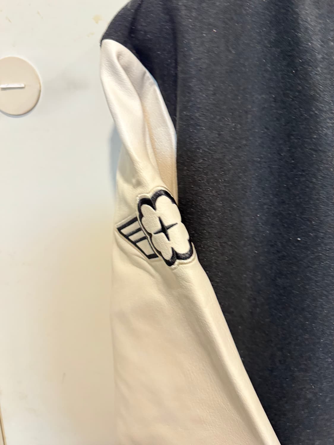 데이식스 DAY6 바시티 자켓 상품이미지4