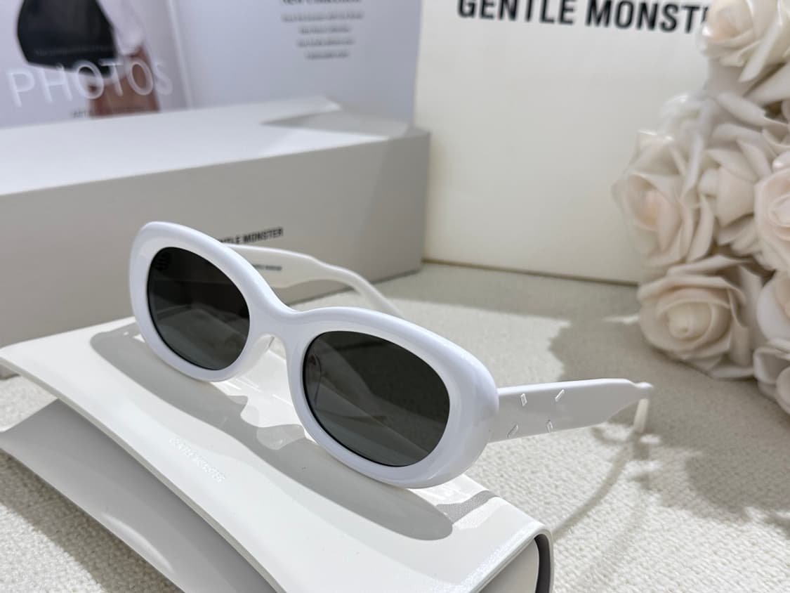 젠틀 몬스터 x 메종 마르지엘라 MM004 화이트 블랙 상품이미지1