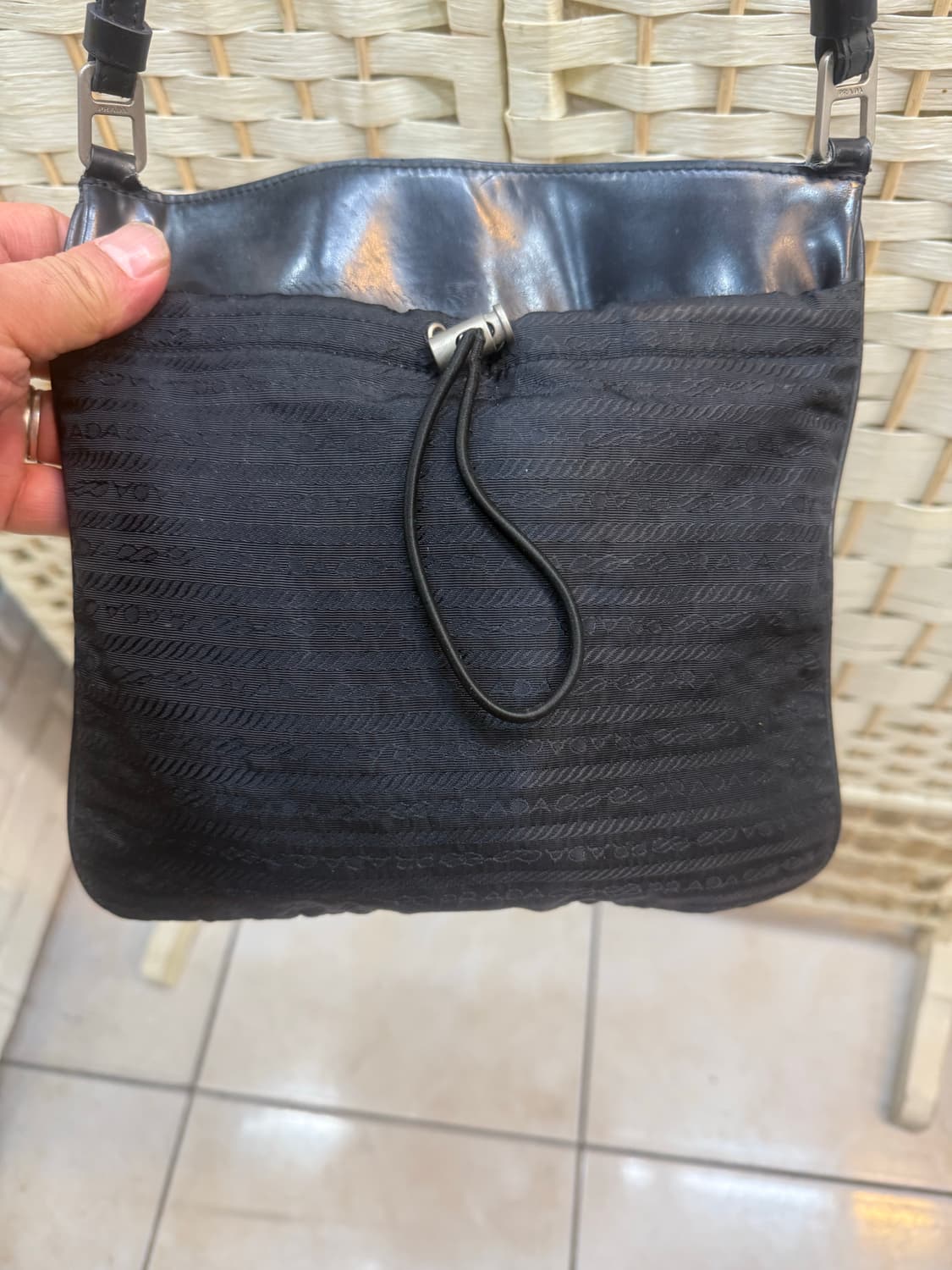 정품 프라다 나일론 크로스백 팝니다 상품이미지2