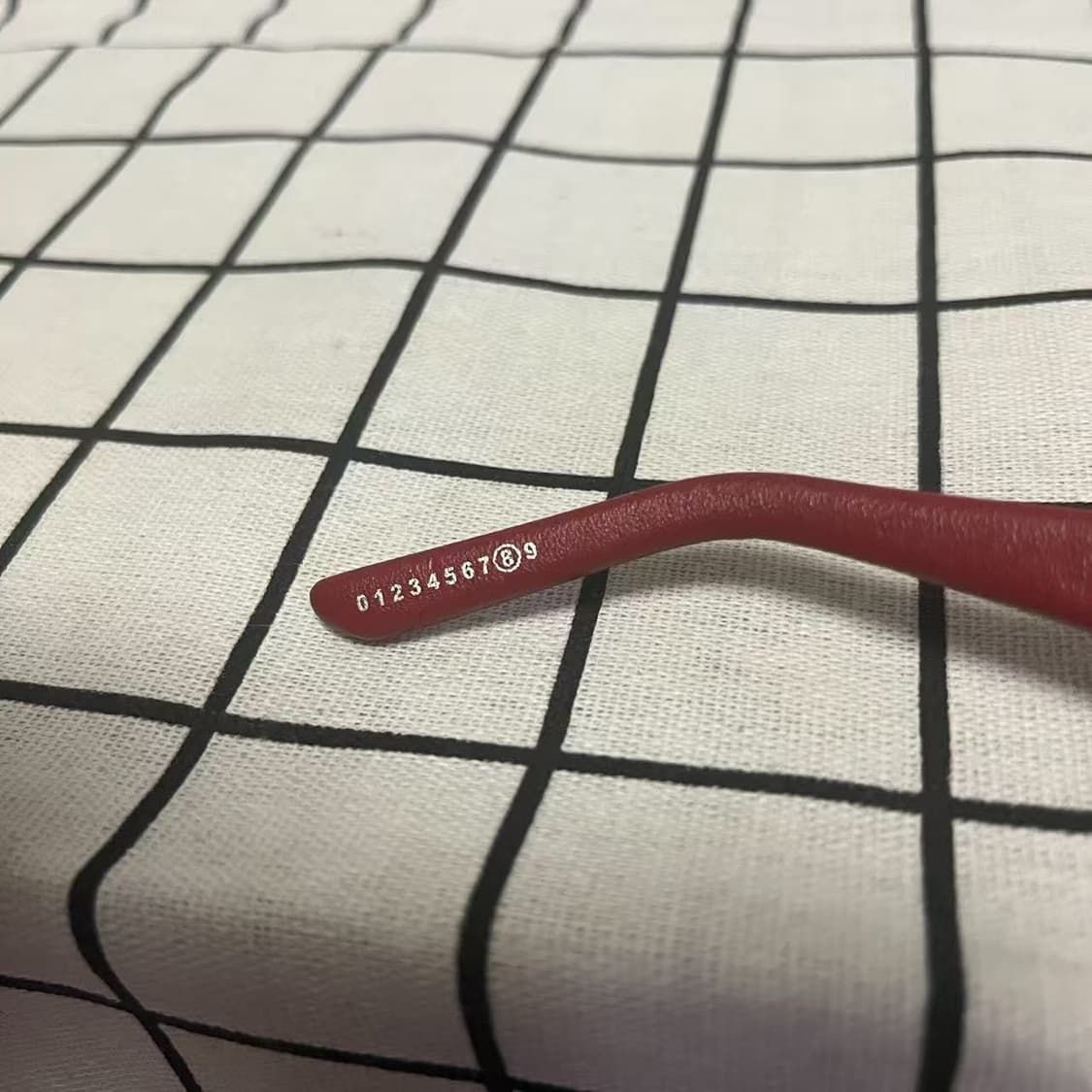 젠틀 몬스터 x 메종 마르지엘라 MM208-LR1 레더 레드 그레이
 상품이미지3