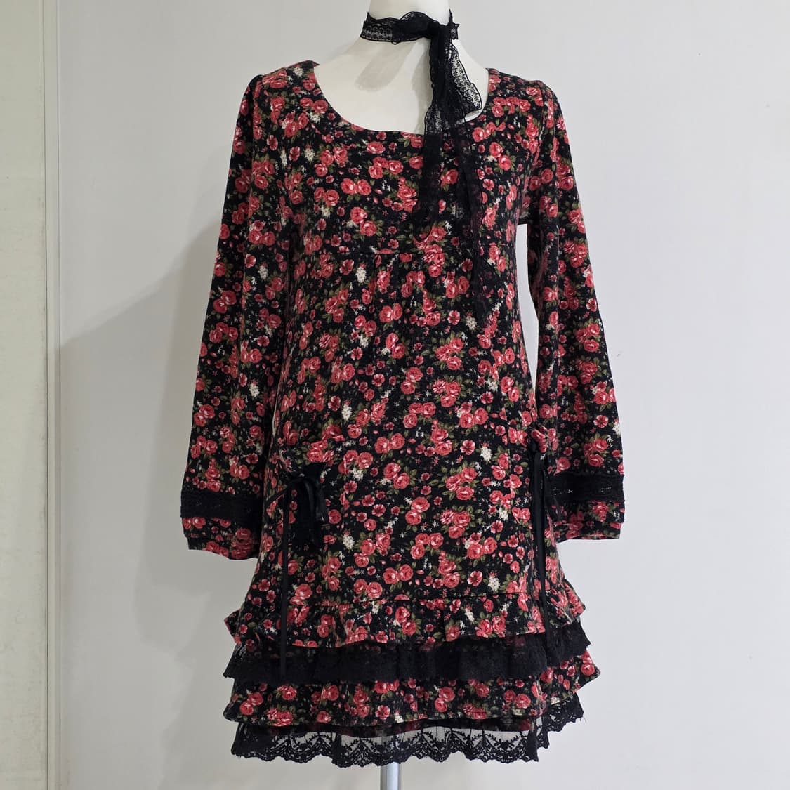 블랙로즈st 레이스리본캉캉 플라워 프릴니트원피스 상품이미지1