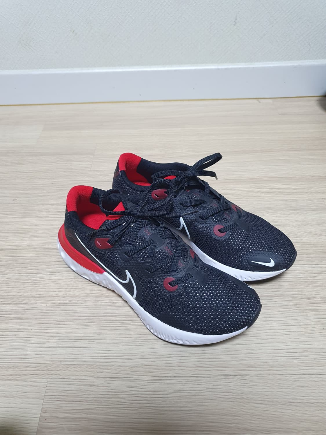 나이키 리뉴 런 블랙/레드 운동화 260 상품이미지2