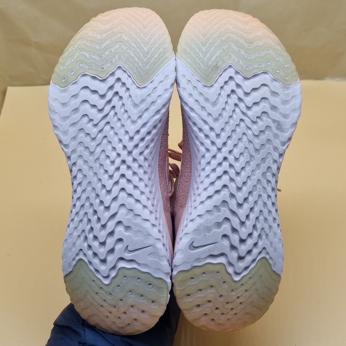 나이키 에픽 리액트 플라이니트 런닝화245. 상품이미지3