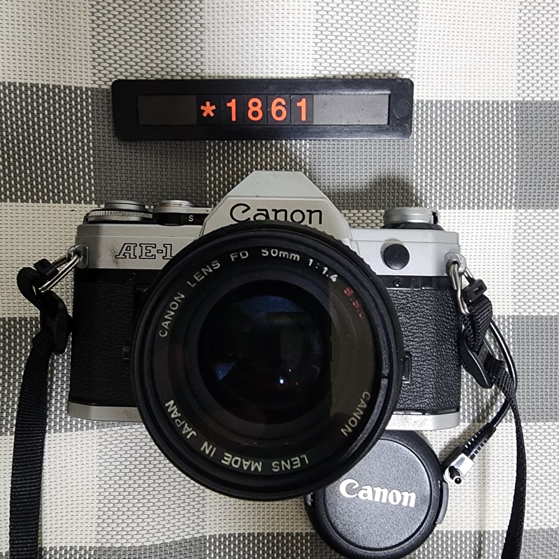 캐논 AE-1 필름카메라 실버바디 1.4 단렌즈 데이터백 장착 상품이미지1