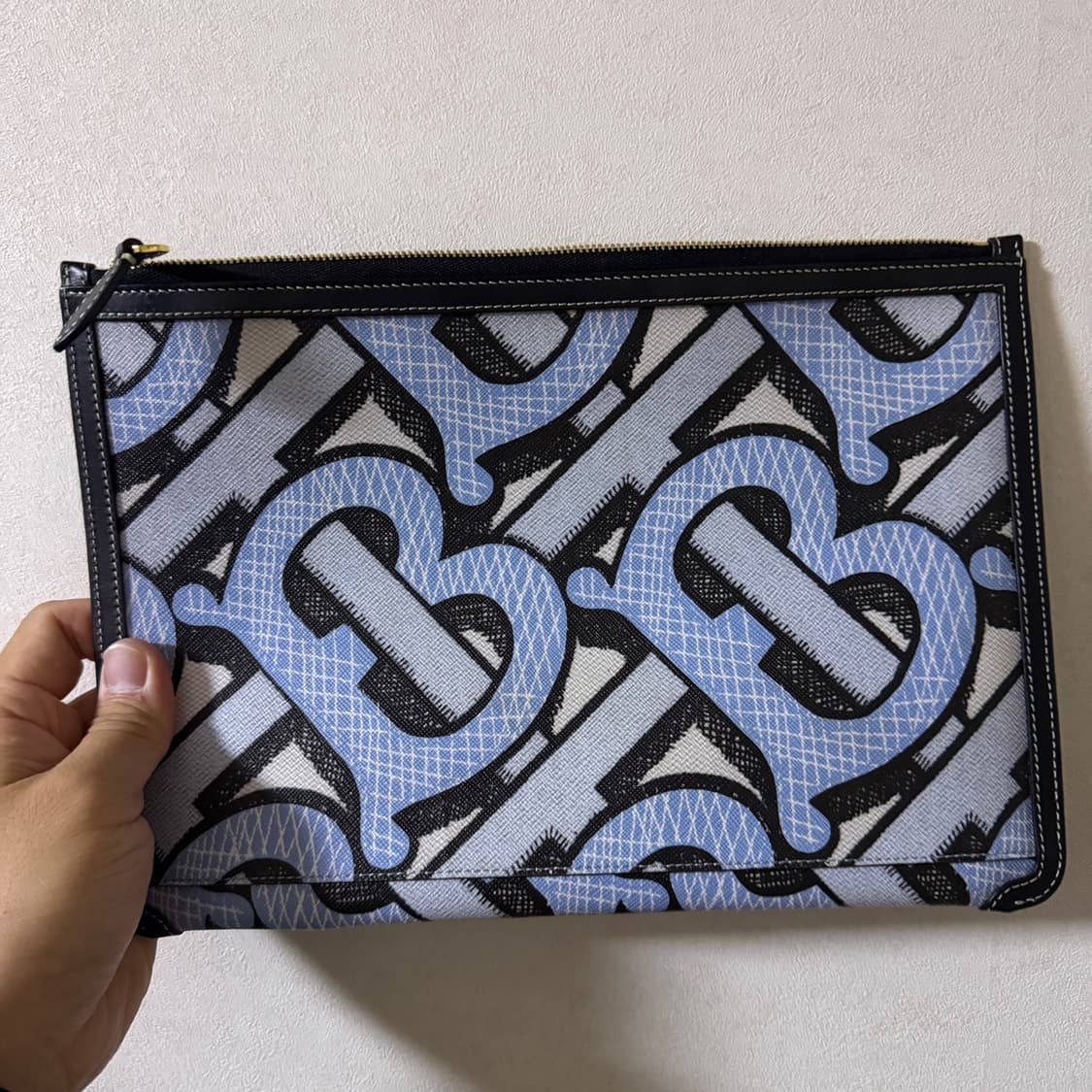 버버리 로고 패턴 클러치백 상품이미지4