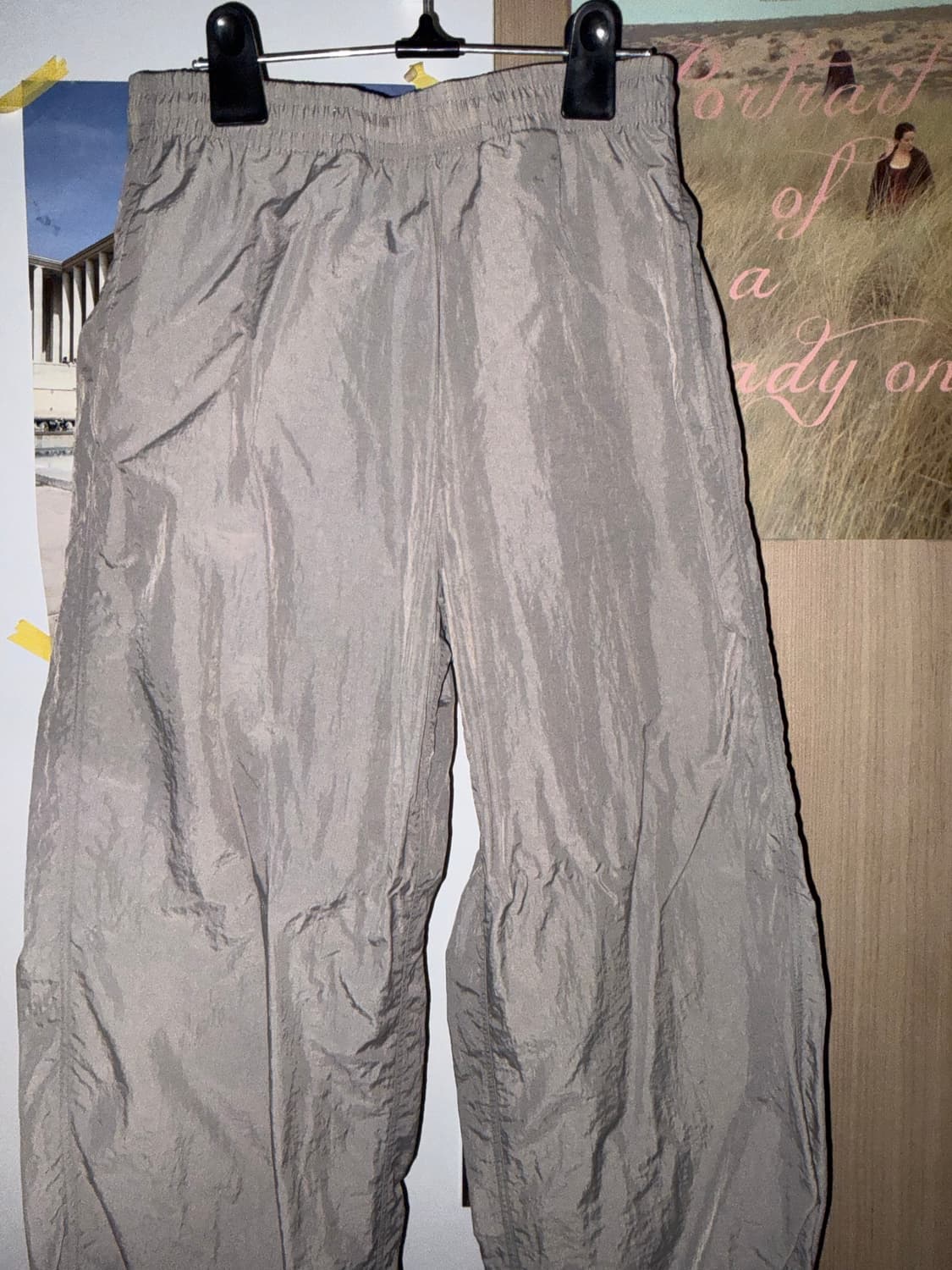 무신사 스탠다드 우먼즈 나일론 와이드 스트링 팬츠 그레이쉬 베이지 상품이미지2