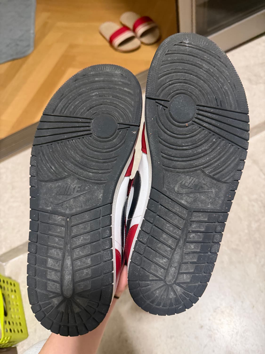 조던 1 미드 시카고 블랙토 상품이미지3