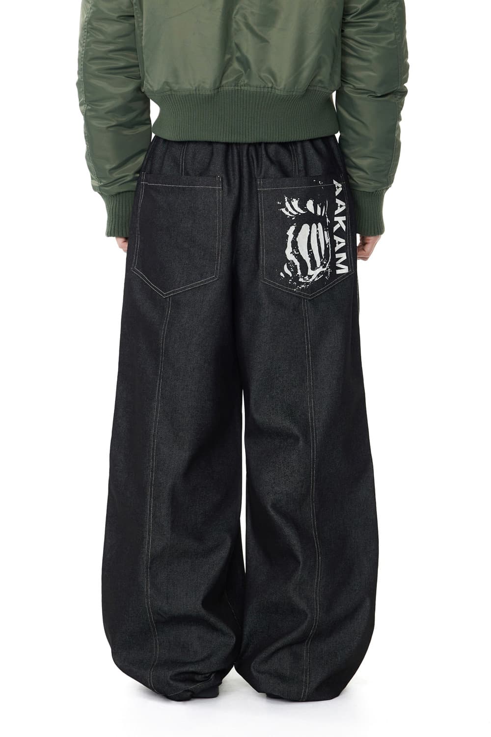 [1] 아캄 니 핀턱 프린티드 데님 팬츠 블랙 상품이미지1