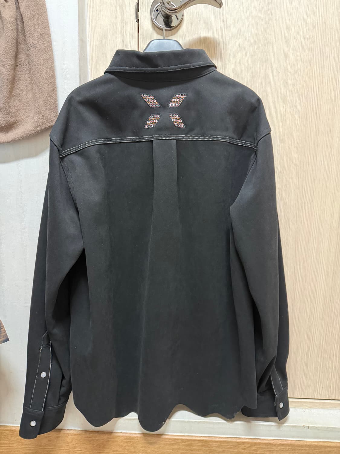 앤더슨벨 레만스 포우 스웨이드 셔츠 상품이미지2