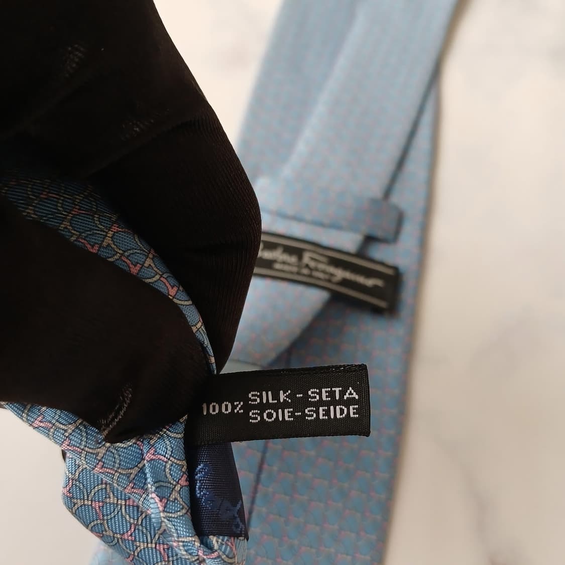 살바토레 페라가모 실크 블루 패턴 넥타이 8cm B등급 E725
 상품이미지6