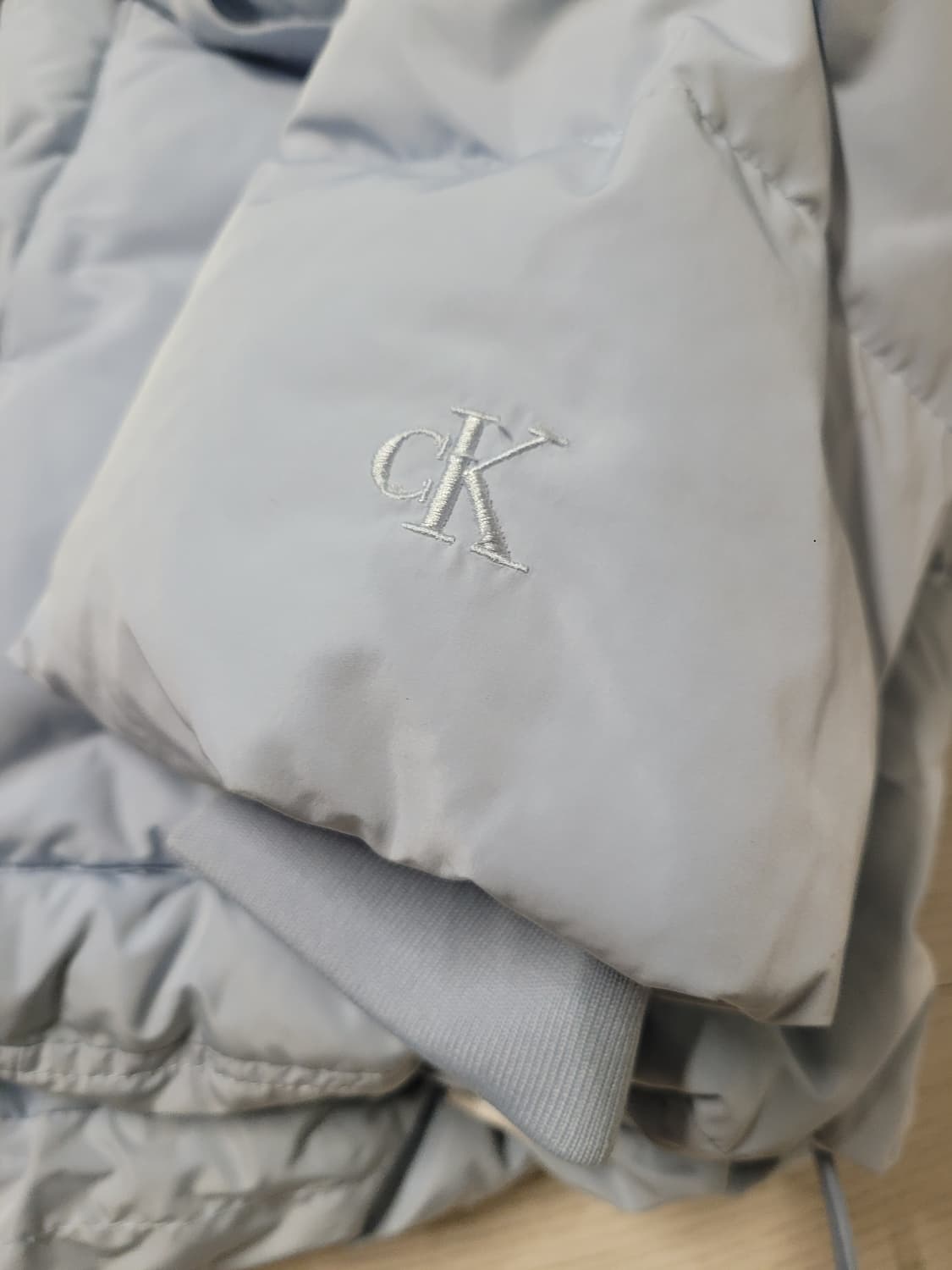 캘빈클라인 미드 랭스 페미닌 다운 자켓 XS (제니,정호연) 상품이미지7