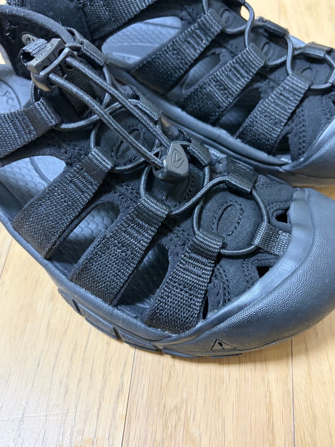 (무료배송)킨 뉴포트 H2 샌들 Triple Black 250  상품이미지4