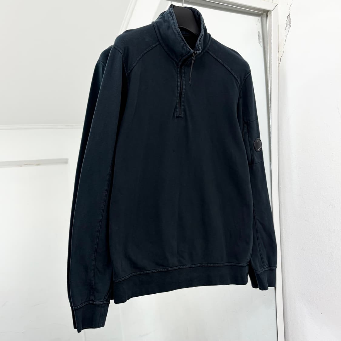 CP 컴퍼니 렌즈 반집업 스웻 셔츠 상품이미지4