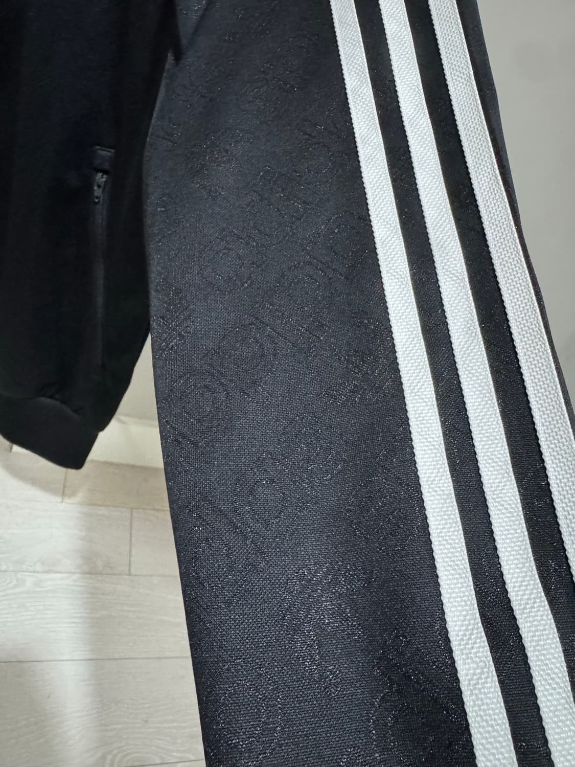 아디다스 흰/검 모노 트랙탑 상품이미지3