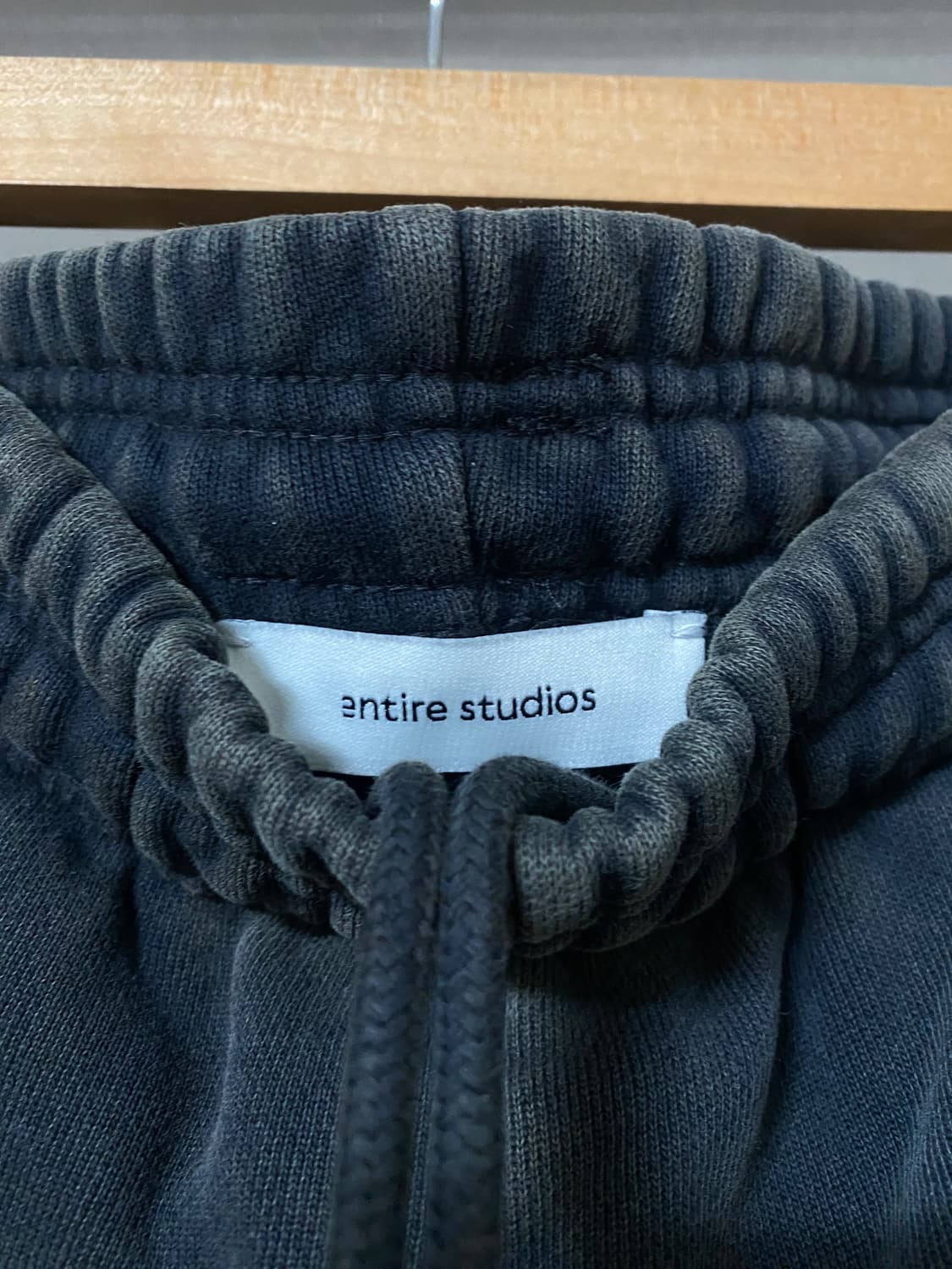 엔타이어스튜디오 스탠다드 스웨트 워시드 블랙 상품이미지6