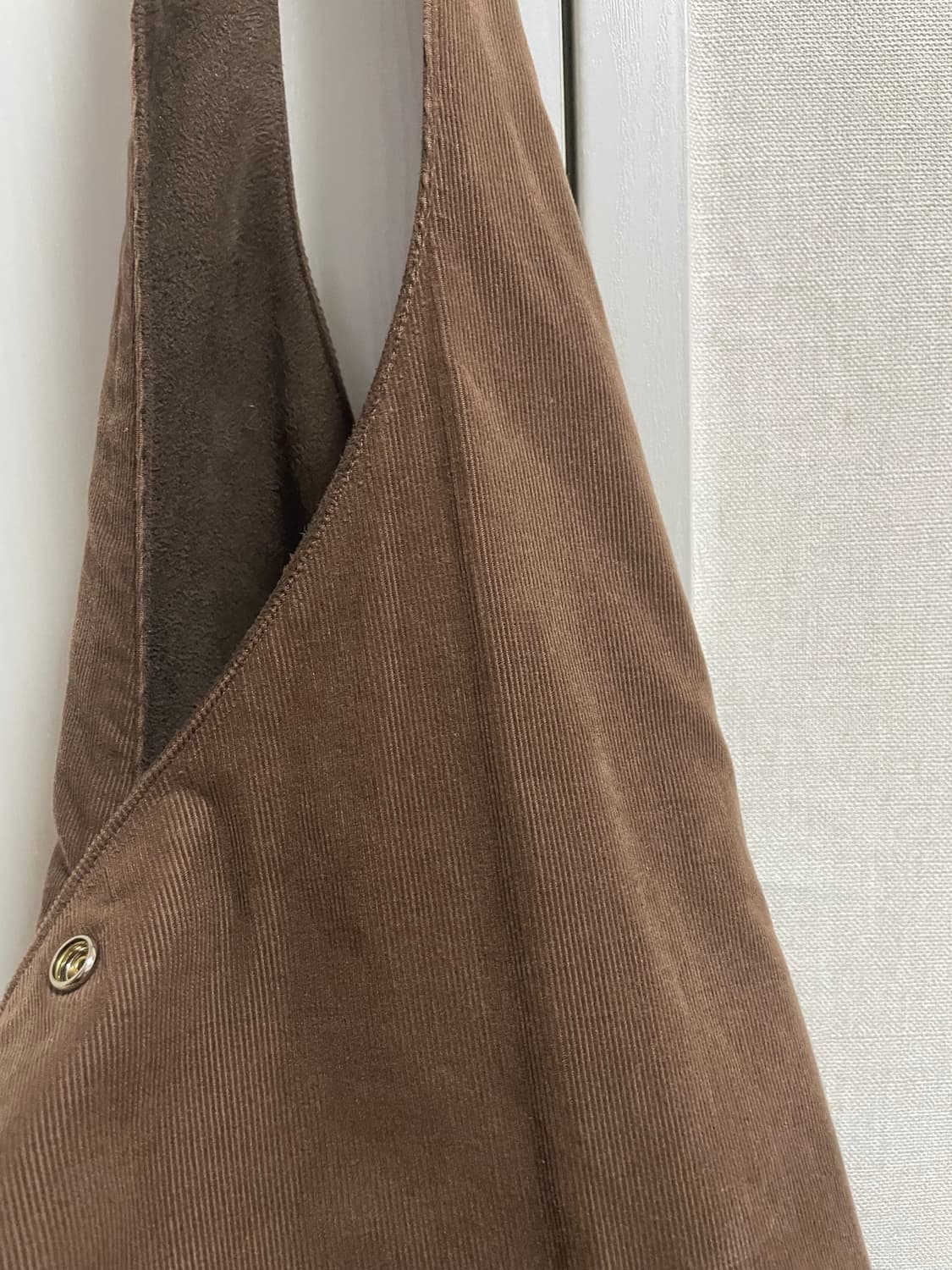 공용os) 아이엘 호보백 스웨이드/코듀로이 브라운 리버시블 숄더백 가방 상품이미지9