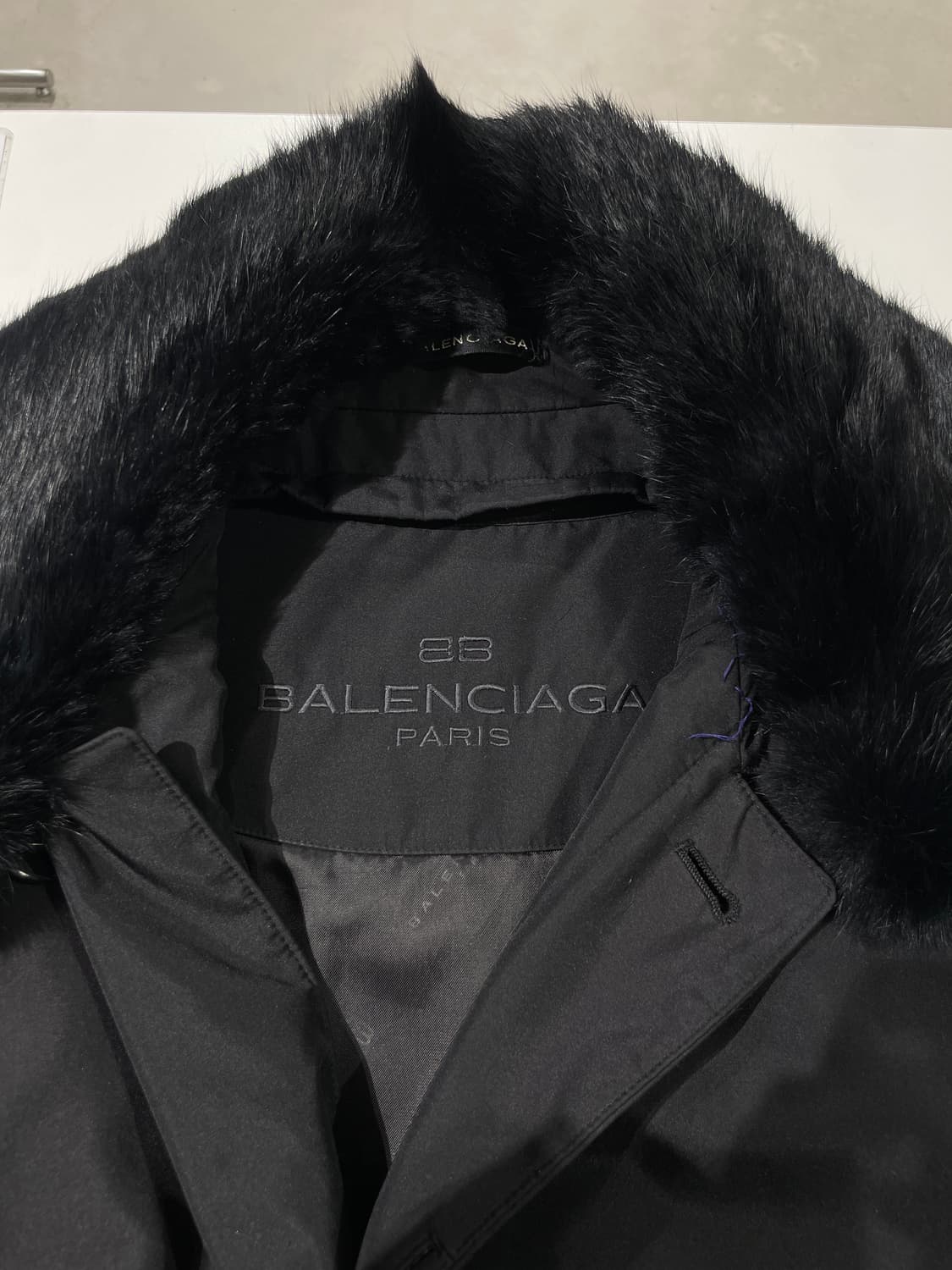 발렌시아가 블랙 퍼 카라 히든 버튼 폴리에스터 자켓 상품이미지7