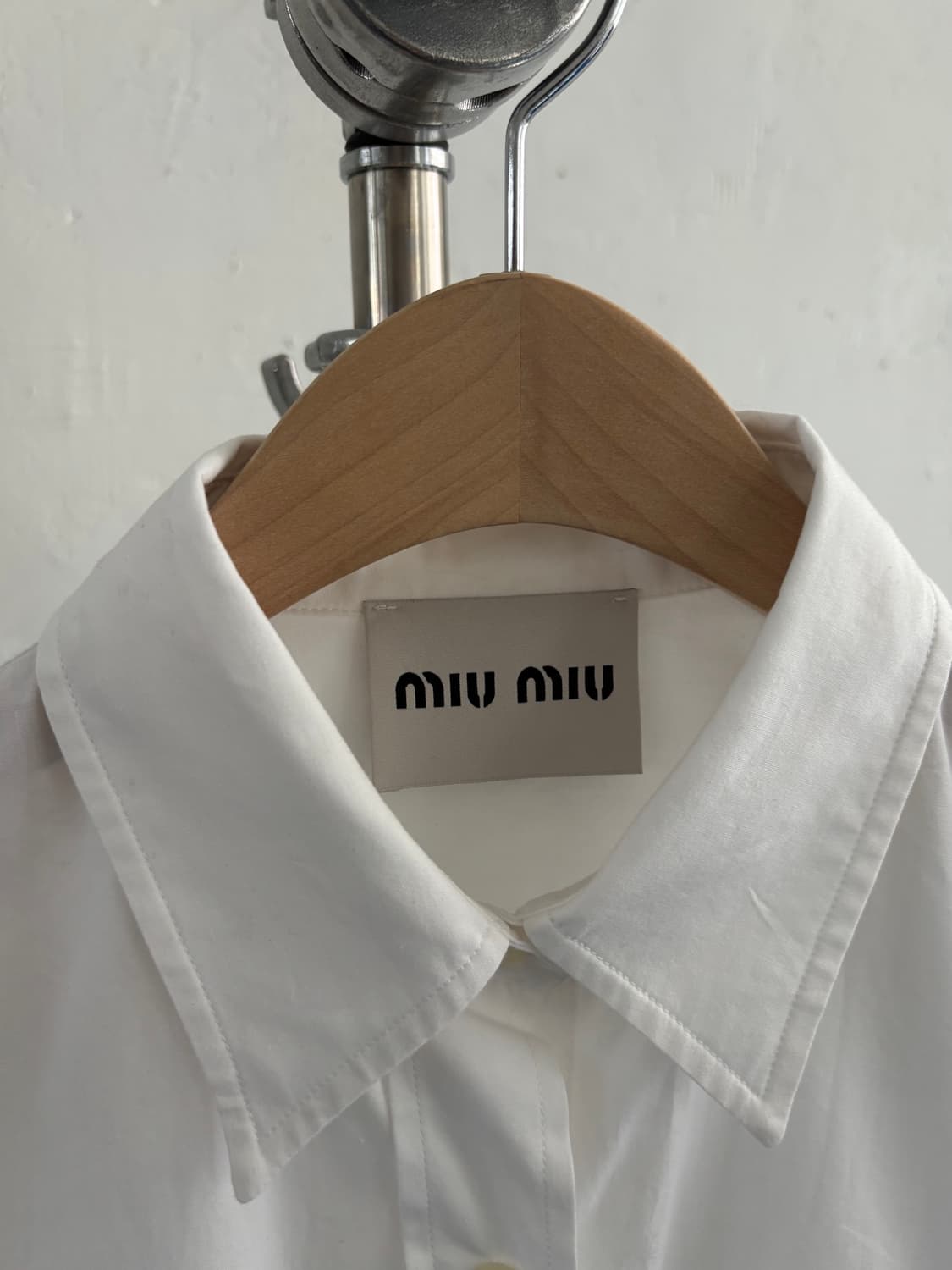 Miu Miu 미우미우 화이트 로고 셔츠 상품이미지4