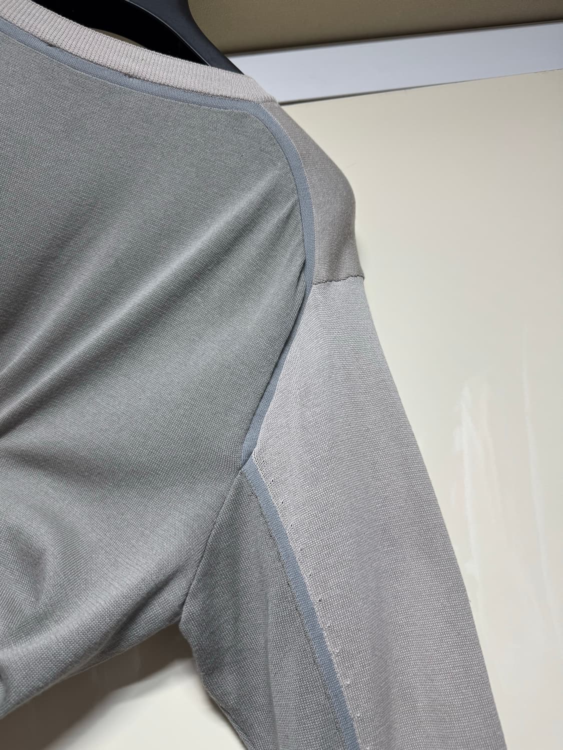 요크 실크 스위칭 니트 상품이미지3