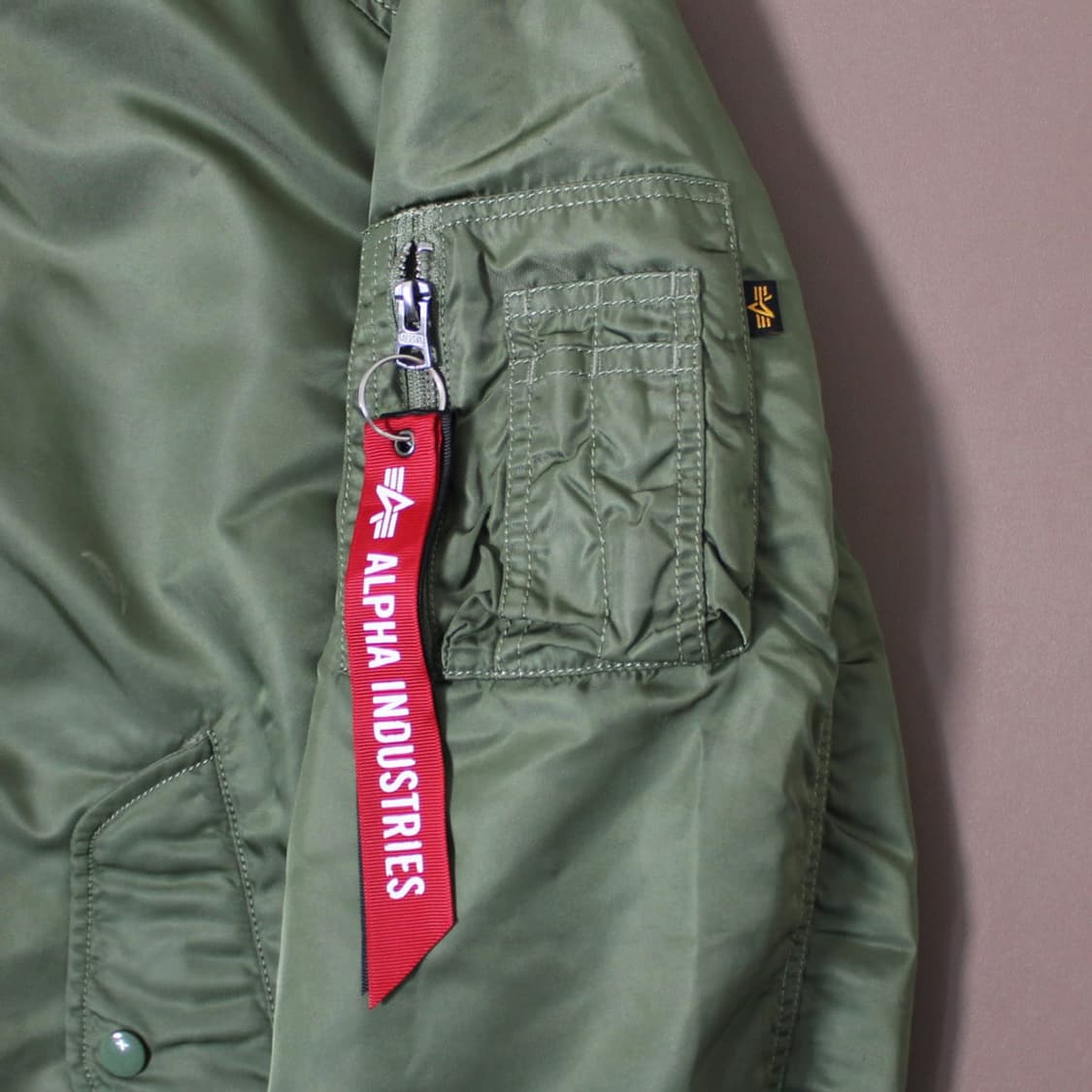 알파 인더스트리 MA-1 플라이트 자켓 세이지그린 상품이미지3