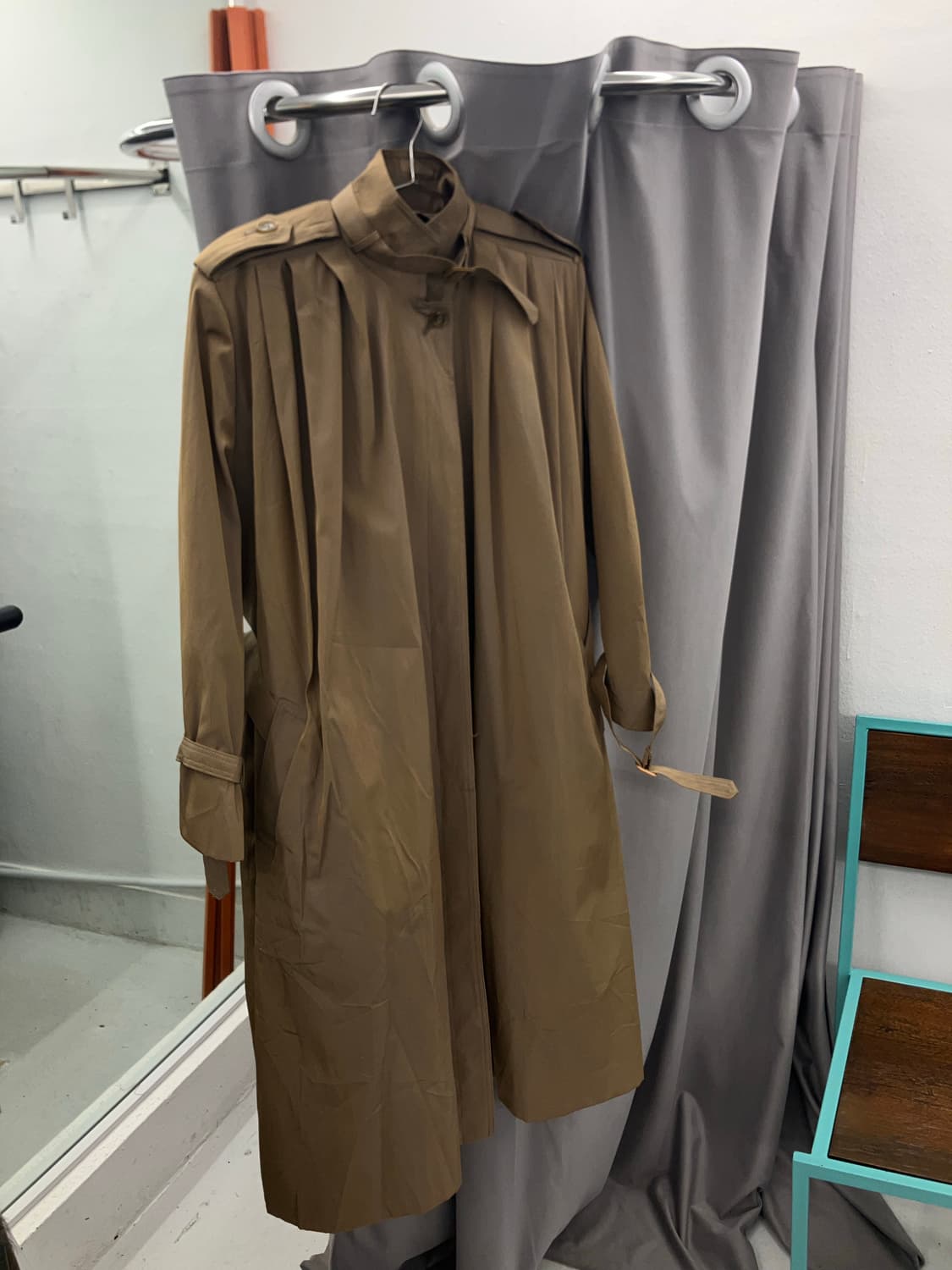 숄더핀턱 내피 트렌치코트 상품이미지1