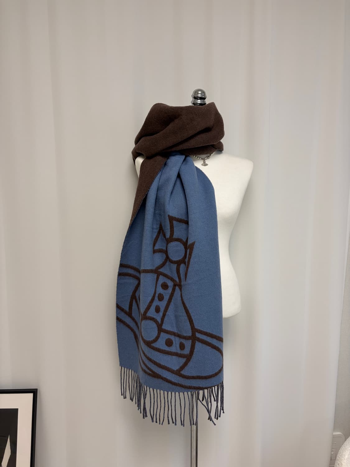 비비안웨스트우드 리버시블 빅로고 머플러 브라운 상품이미지9