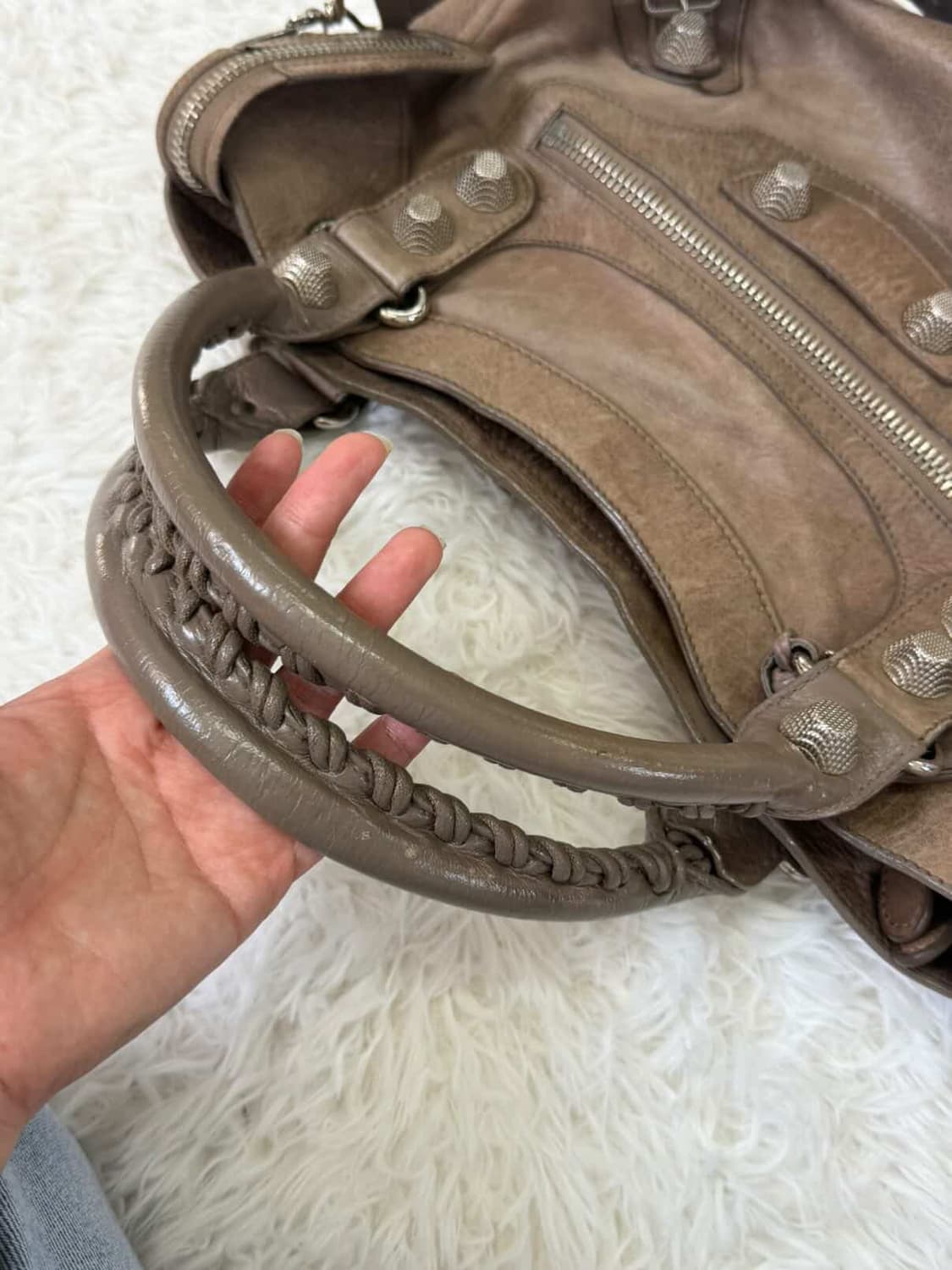 발렌시아가 모터백 모카 자이언트 스터드  상품이미지4