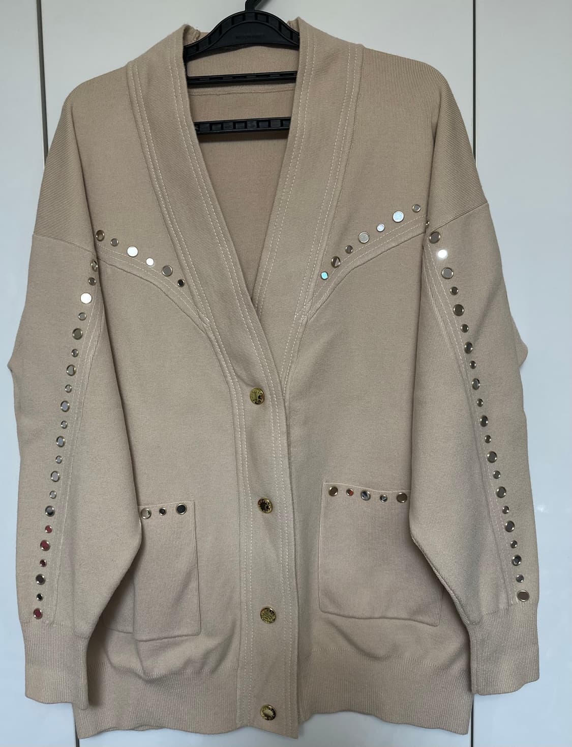 산드로 베이지 스터드 포인트 가디건 상품이미지2