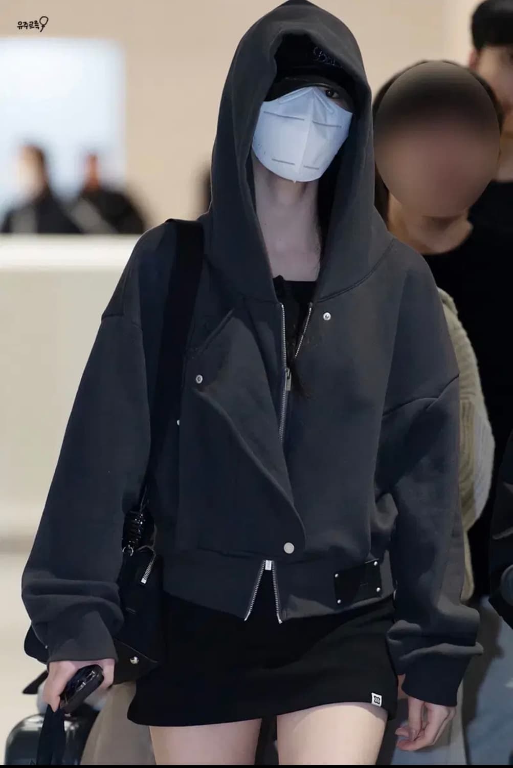 애즈유아 하이드 크롭 후드집업 다크그레이 상품이미지3