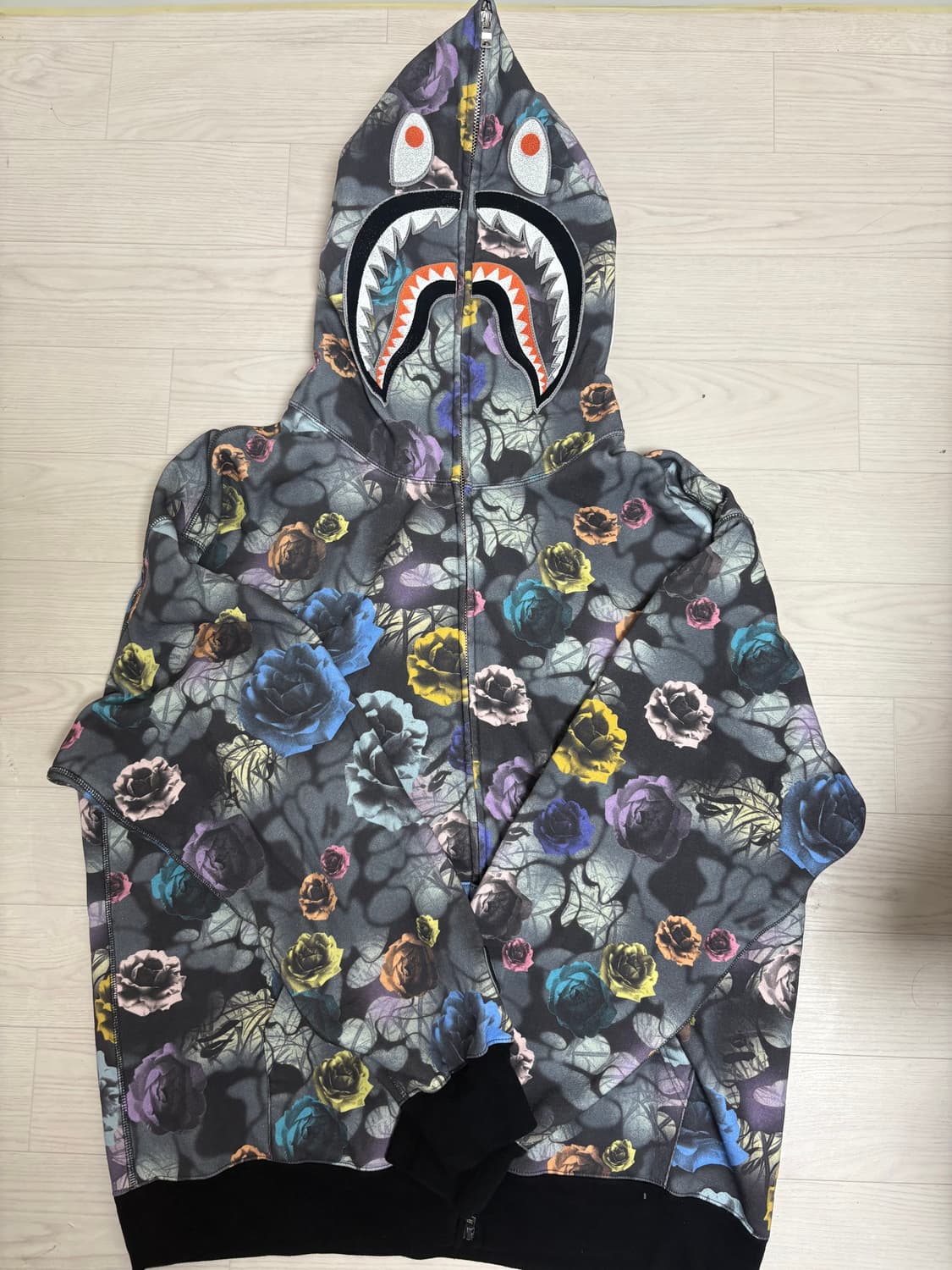 [XL] 새상품급 베이프 플로럴 샤크 후드집업 판매합니다 상품이미지1