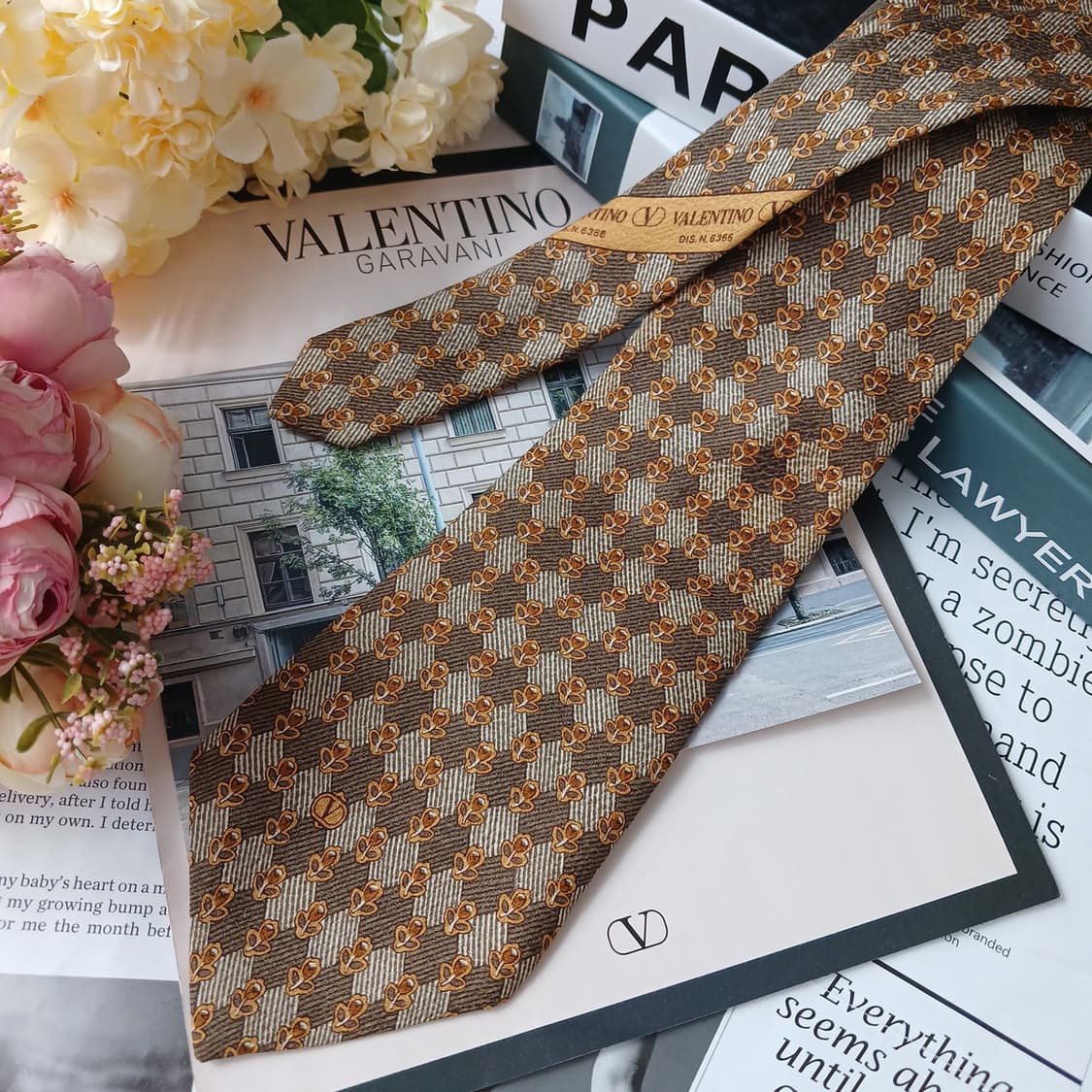 발렌티노 브라운 체크 플라워 패턴 넥타이 9.7cm A+등급 E951
 상품이미지3