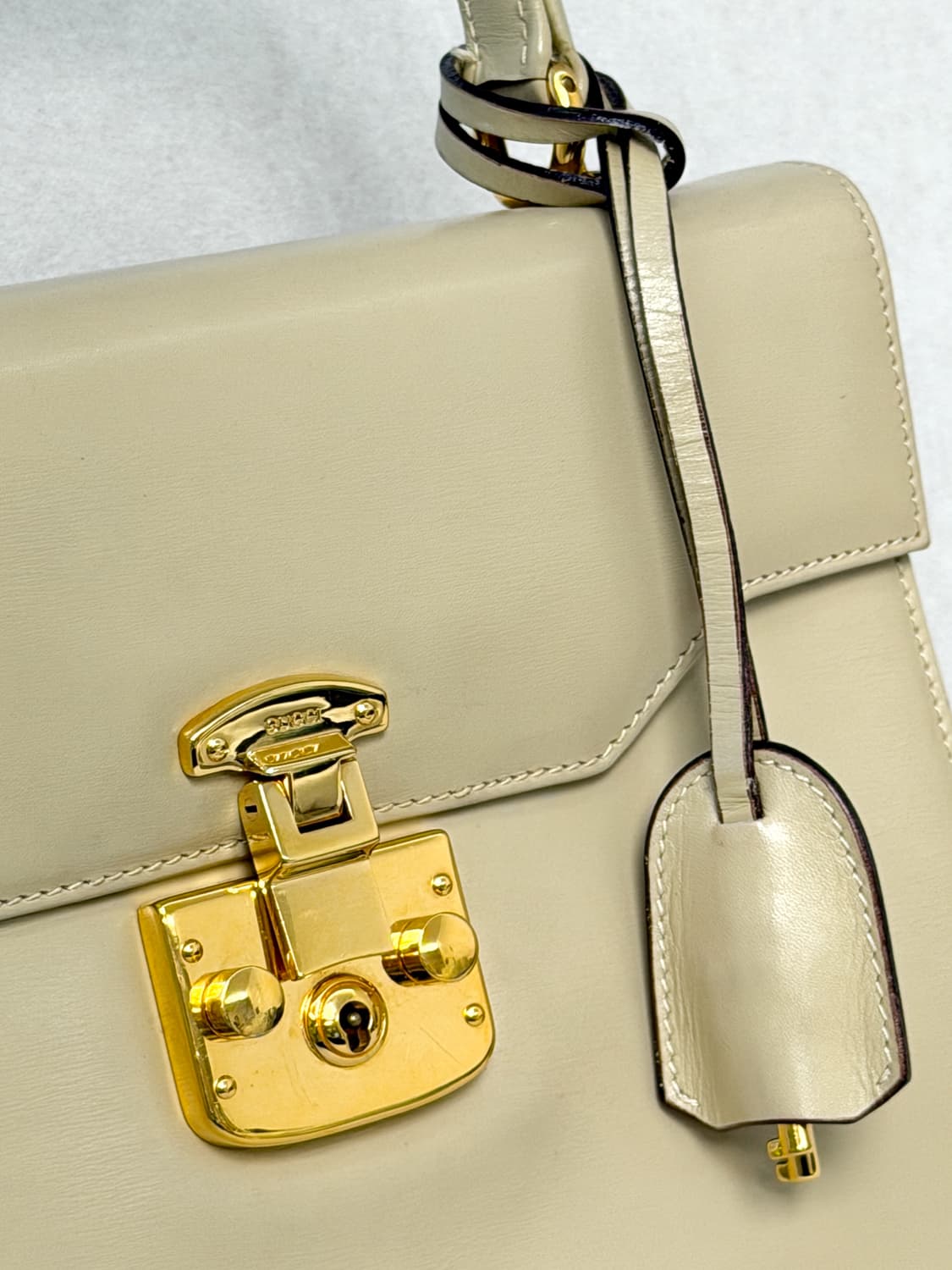 구찌 레이디 락 레더 탑 핸들 백 상품이미지4