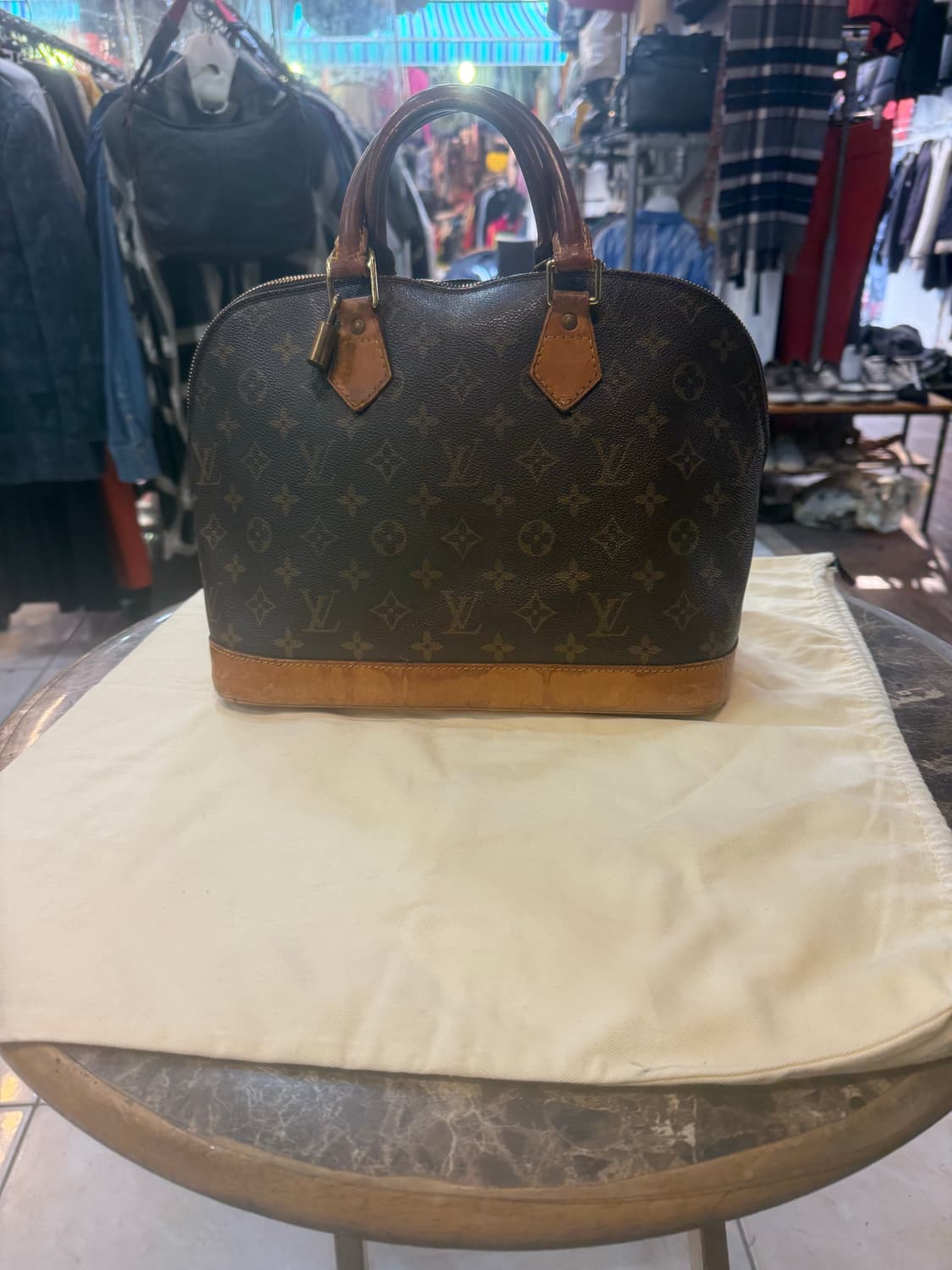 정품 루이비통 알마 팝니다 상품이미지1