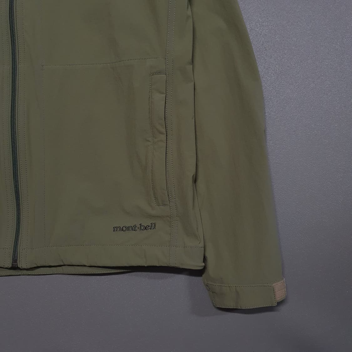95 (M) 몽벨 신형 방풍 경량 후드 바람막이 미라지 자켓 카키 상품이미지4