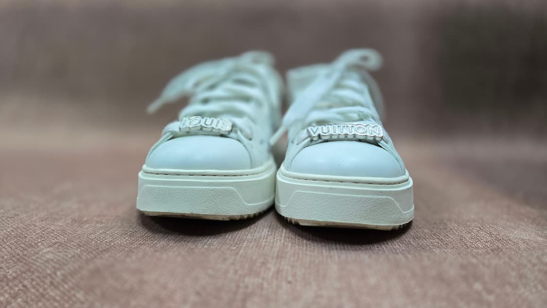 루이비통 정품  230mm- 일회착 타임아웃 이니셜 레더 스니커즈  상품이미지3