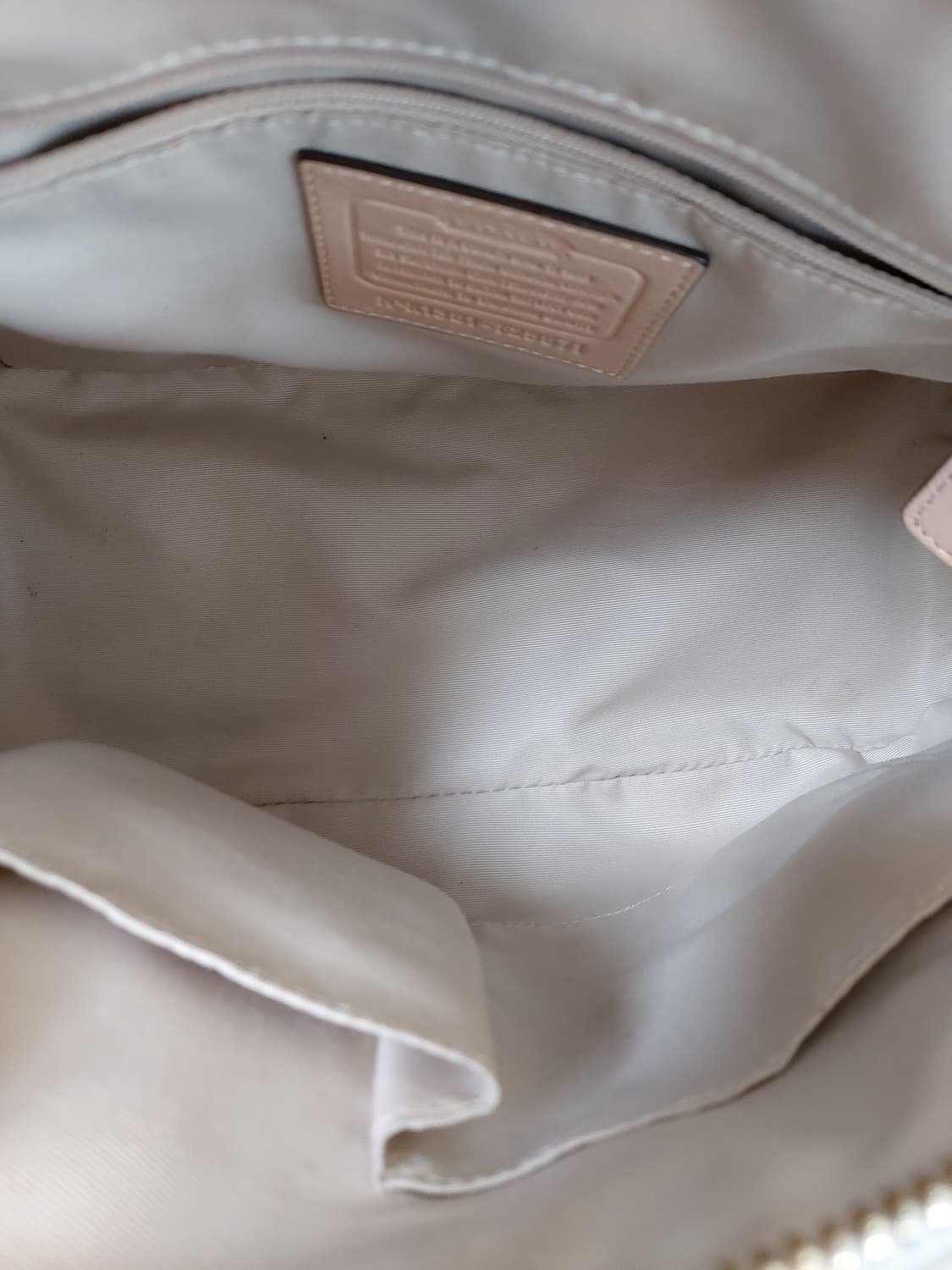 코치 페이튼 레더 코레 돔 사첼백

 상품이미지7