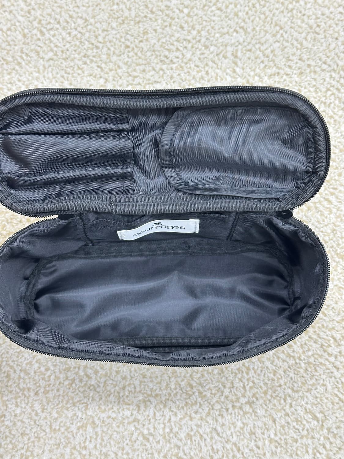 새상품) 꾸레쥬 레터링 로고 메이크업 파우치 상품이미지6