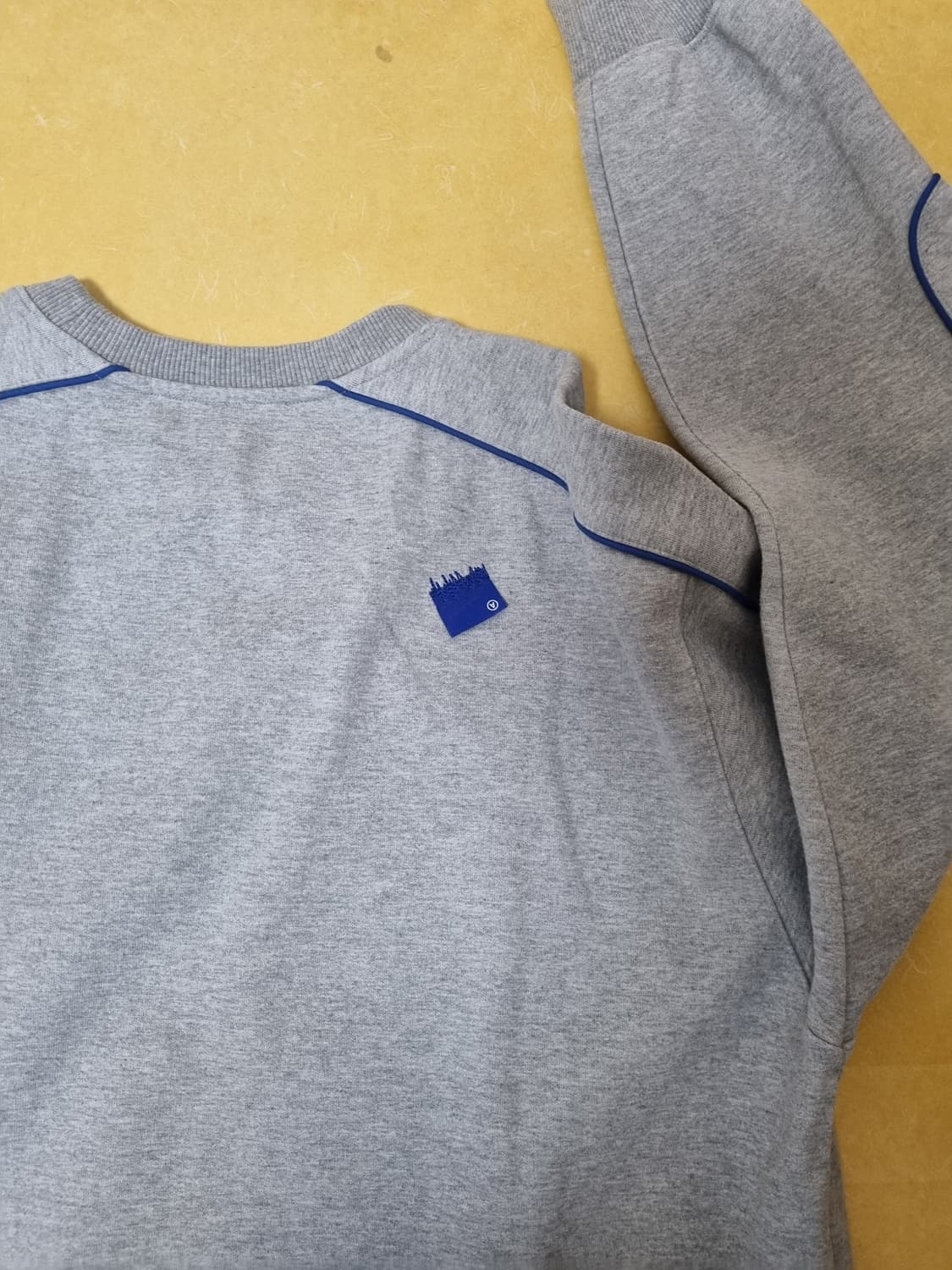 아더에러 슬라이스 맨투맨 그레이 a2사이즈 상품이미지3