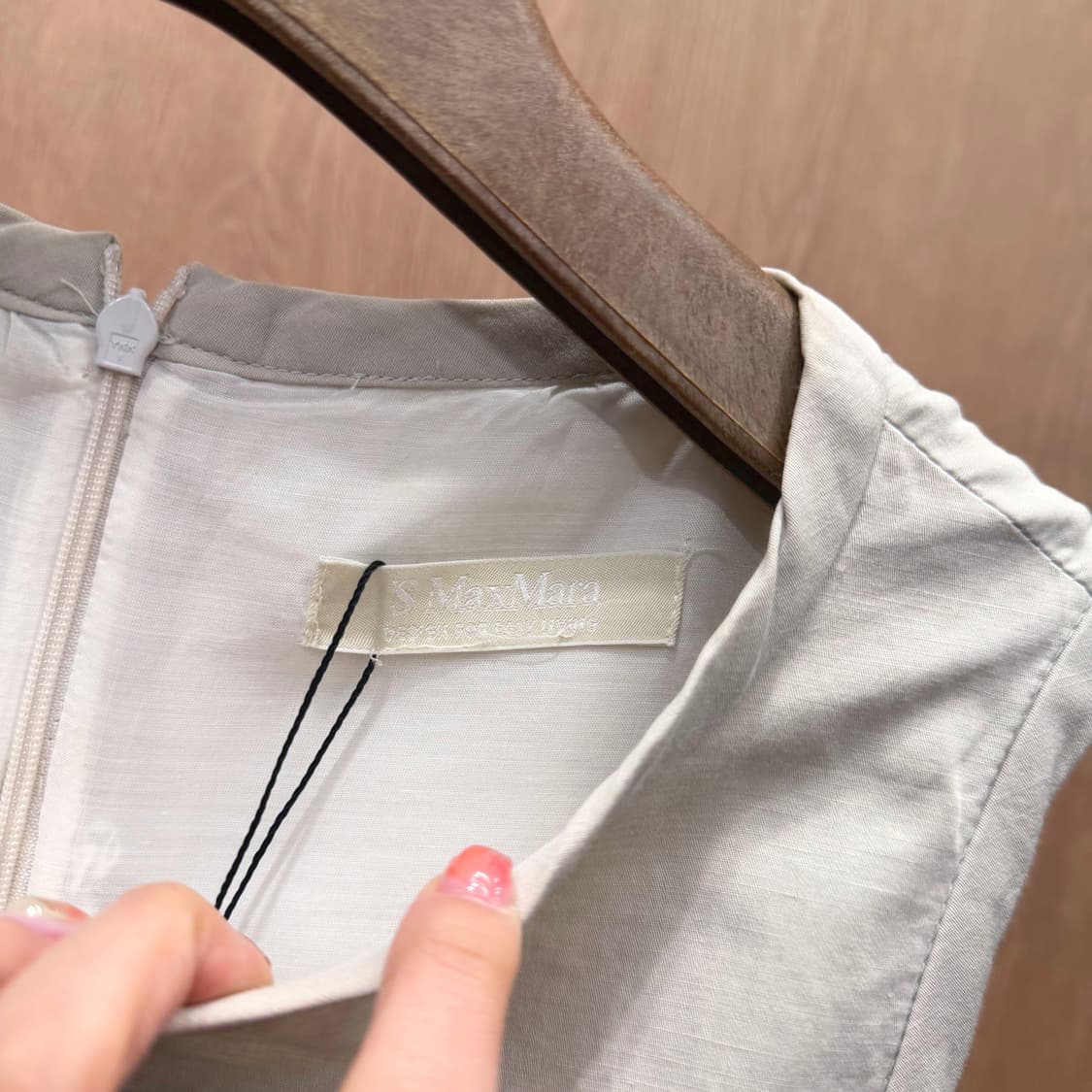 막스마라 라운드넥 슬리브리스 미디 원피스 트위드 체크 패턴 디테일 베이지 상품이미지6