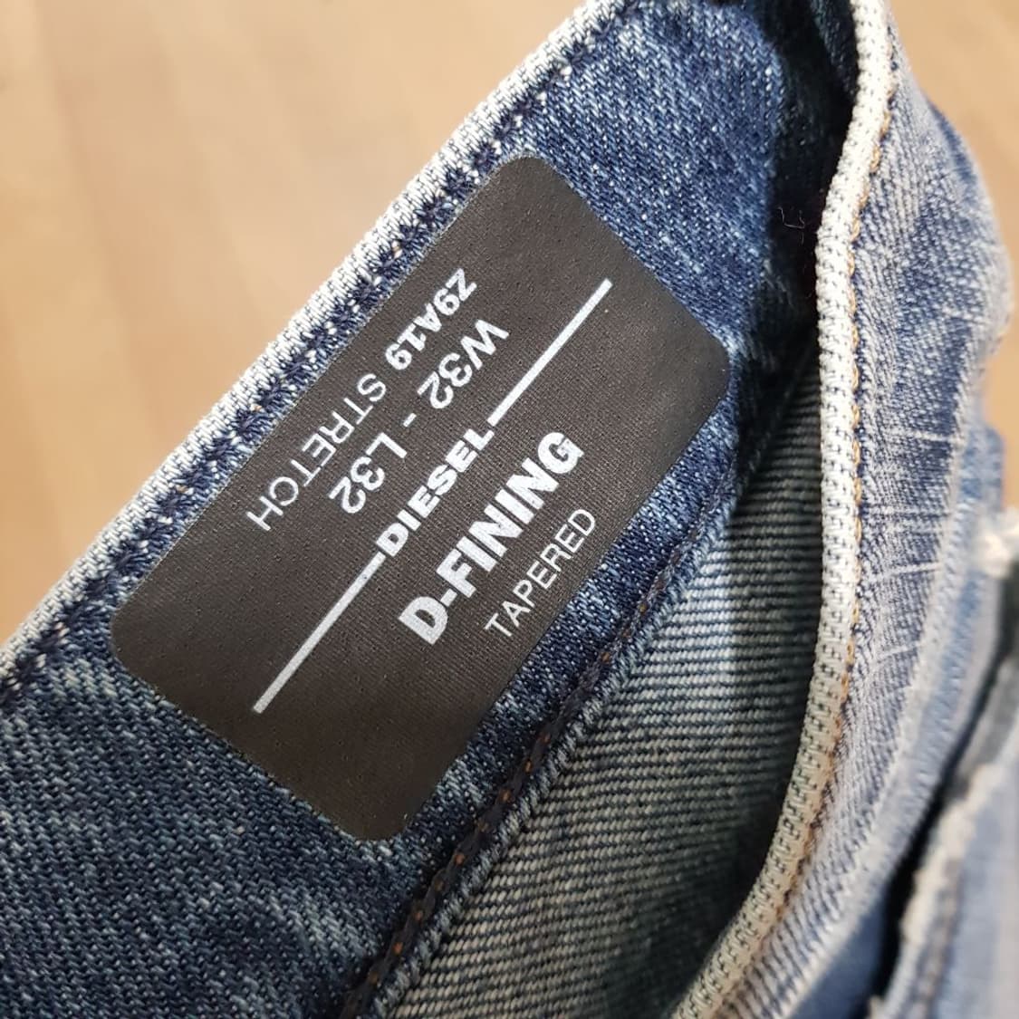 32 / 디젤 / 디파이닝 /스티치워싱 테이퍼드진/토411-03 상품이미지4