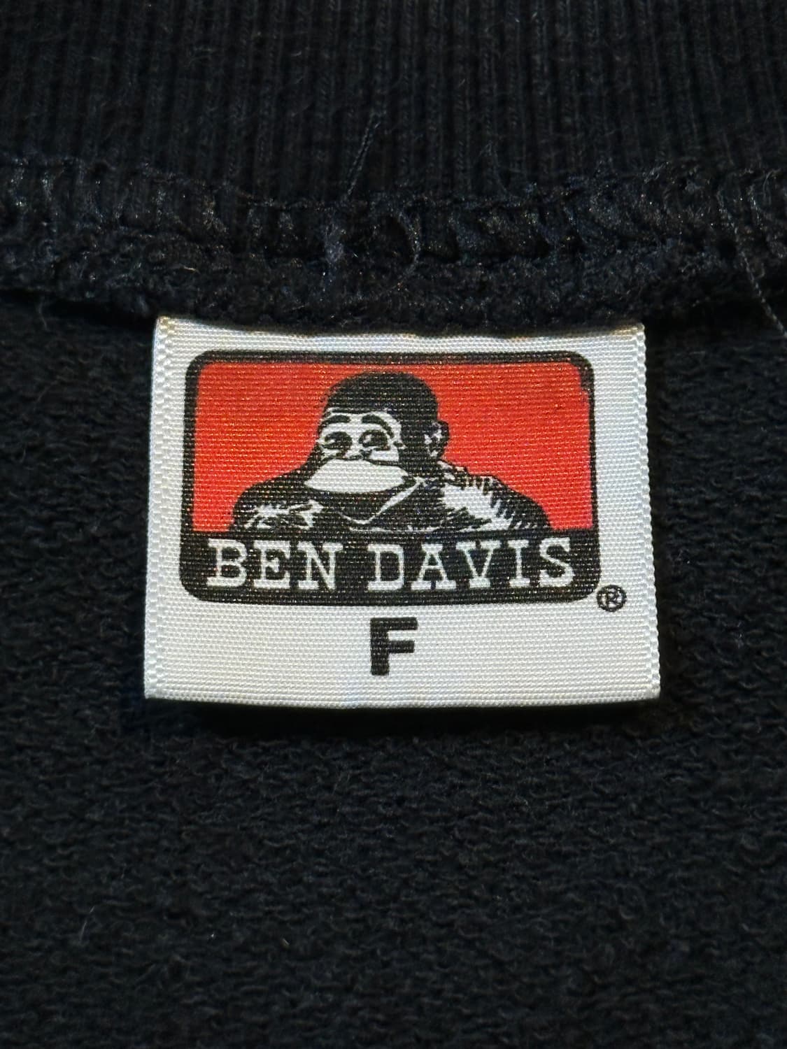 벤데이비스 BEN DAVIS 원포켓 패치 맨투맨 블랙 상품이미지4